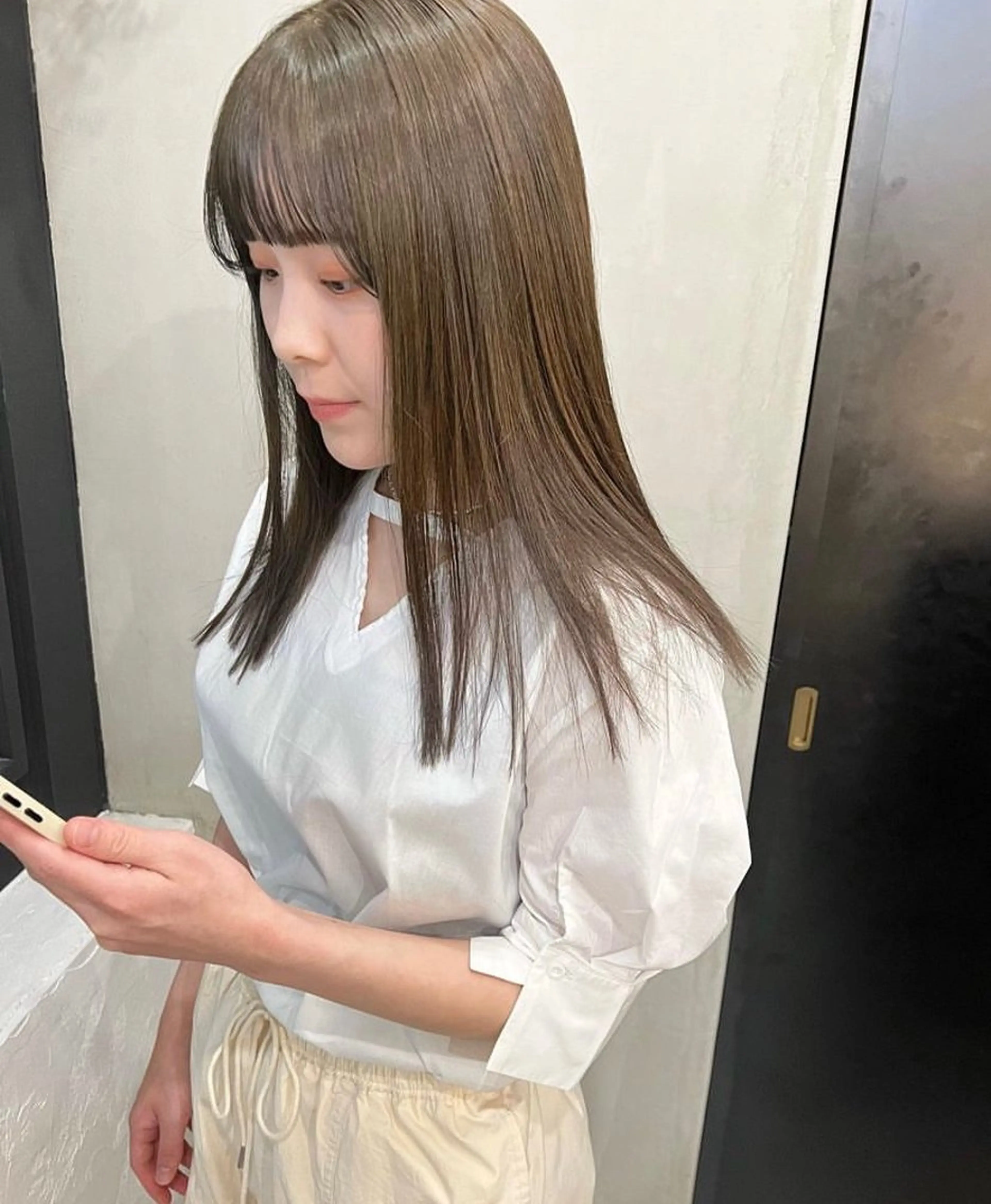 ロング ブリーチなしダブルカ ラー🩶manamiのヘアスタイル