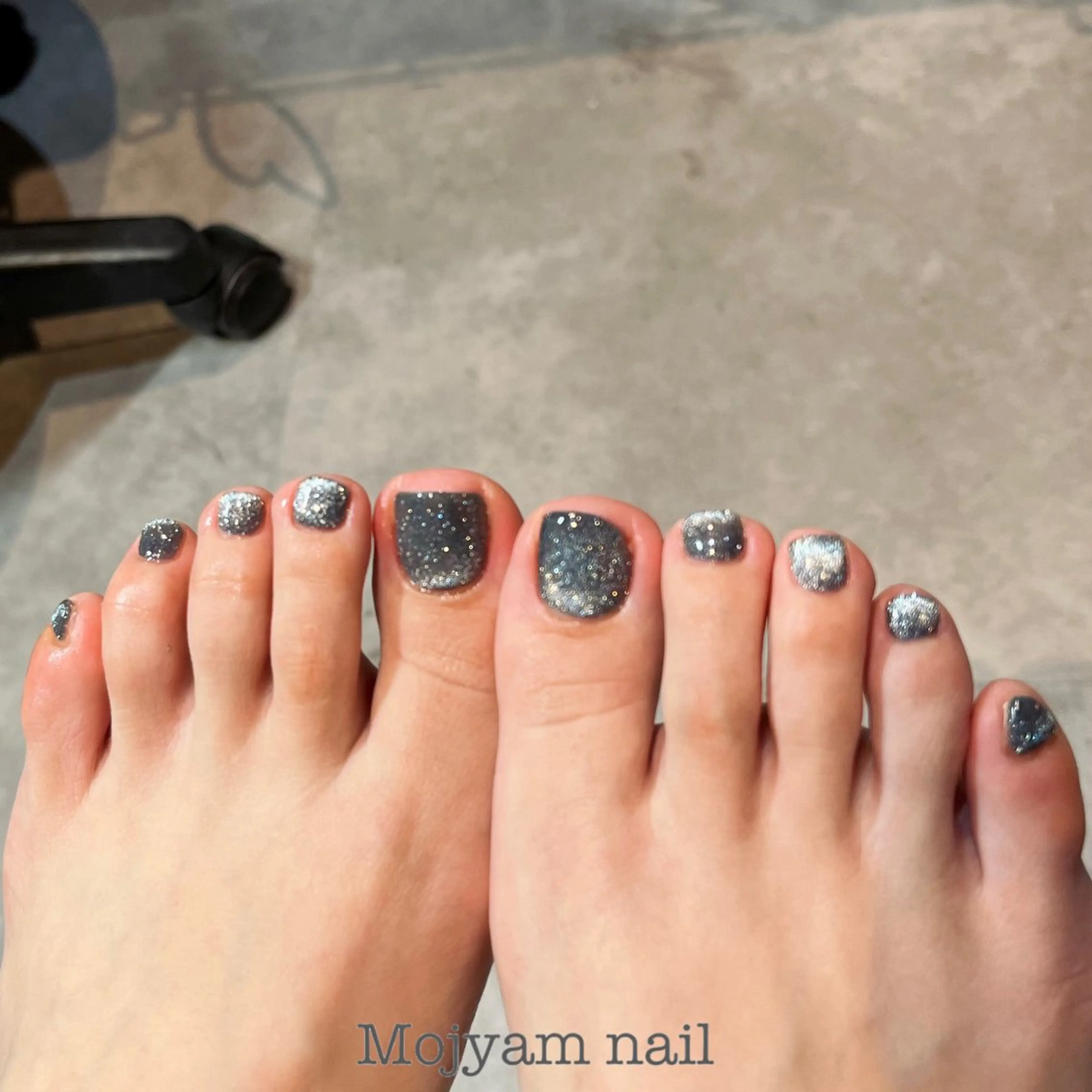 ネイル ブルー フラッシュネイル フットネイル マグネットネイル ワンカラーネイル フットネイル Mojyam nail所属・松本 実咲のネイルデザイン