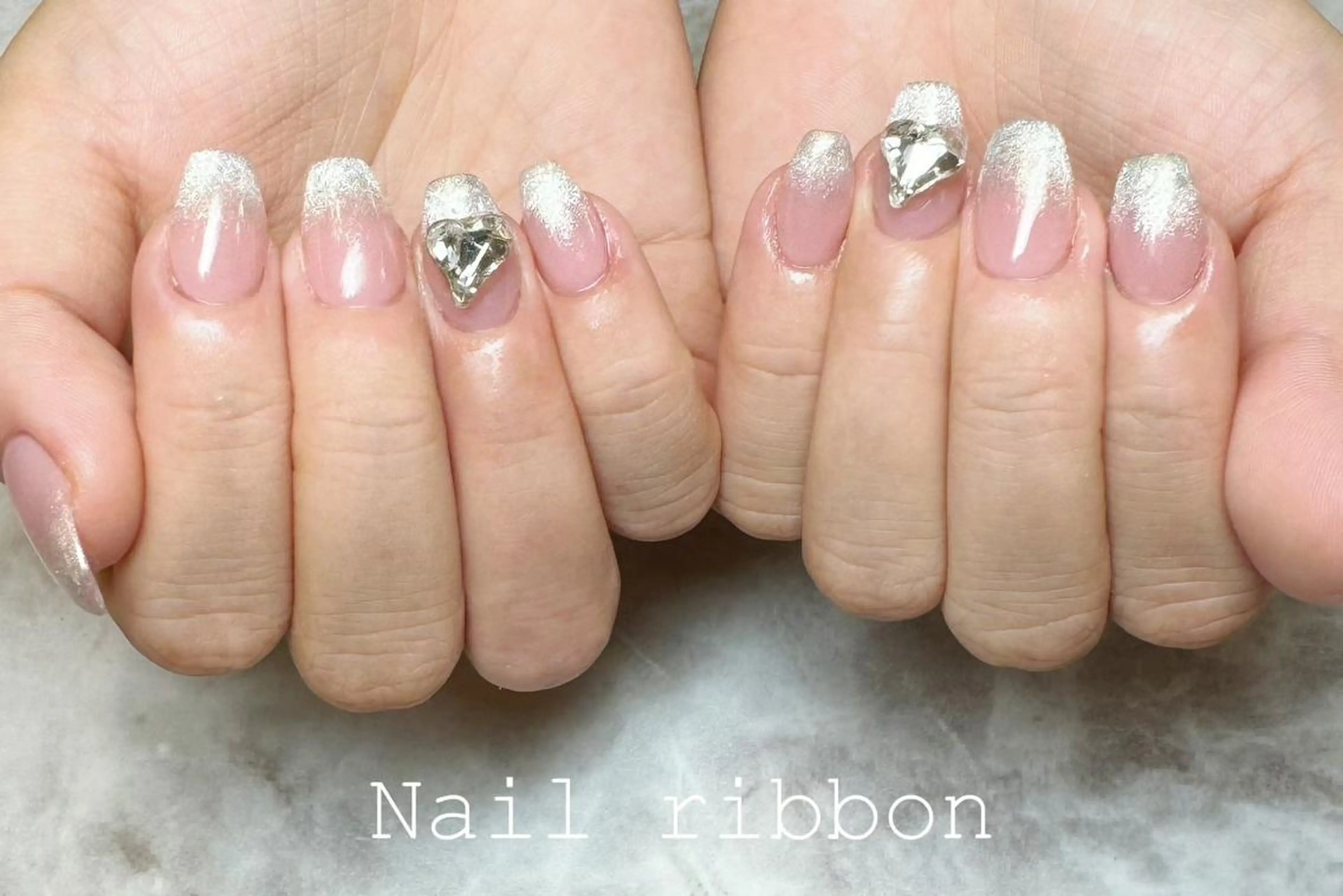 ネイル ネイルリボン 受付スタッフのネイルデザイン