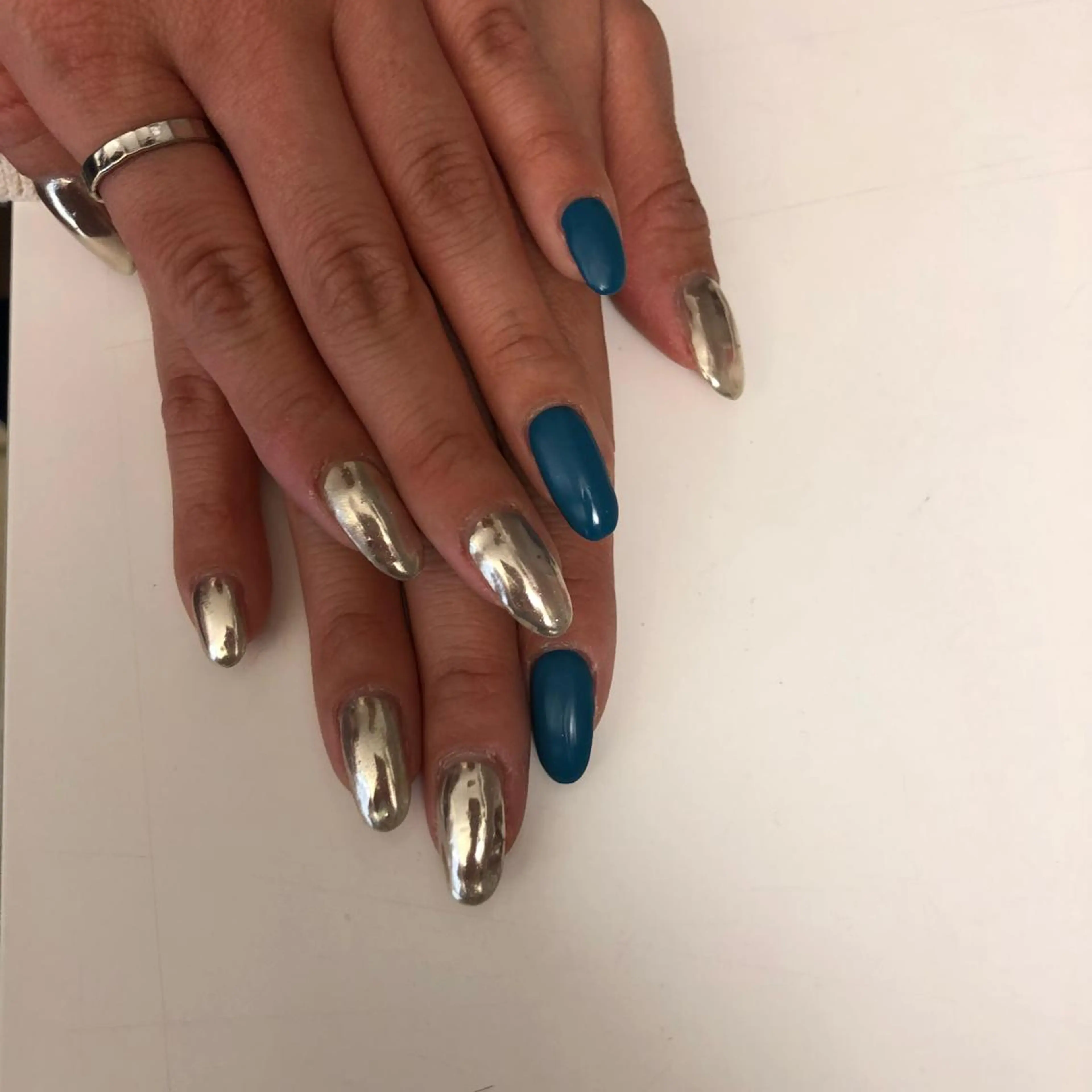 ネイル ワンカラーネイル 河野 弥月のネイルデザイン