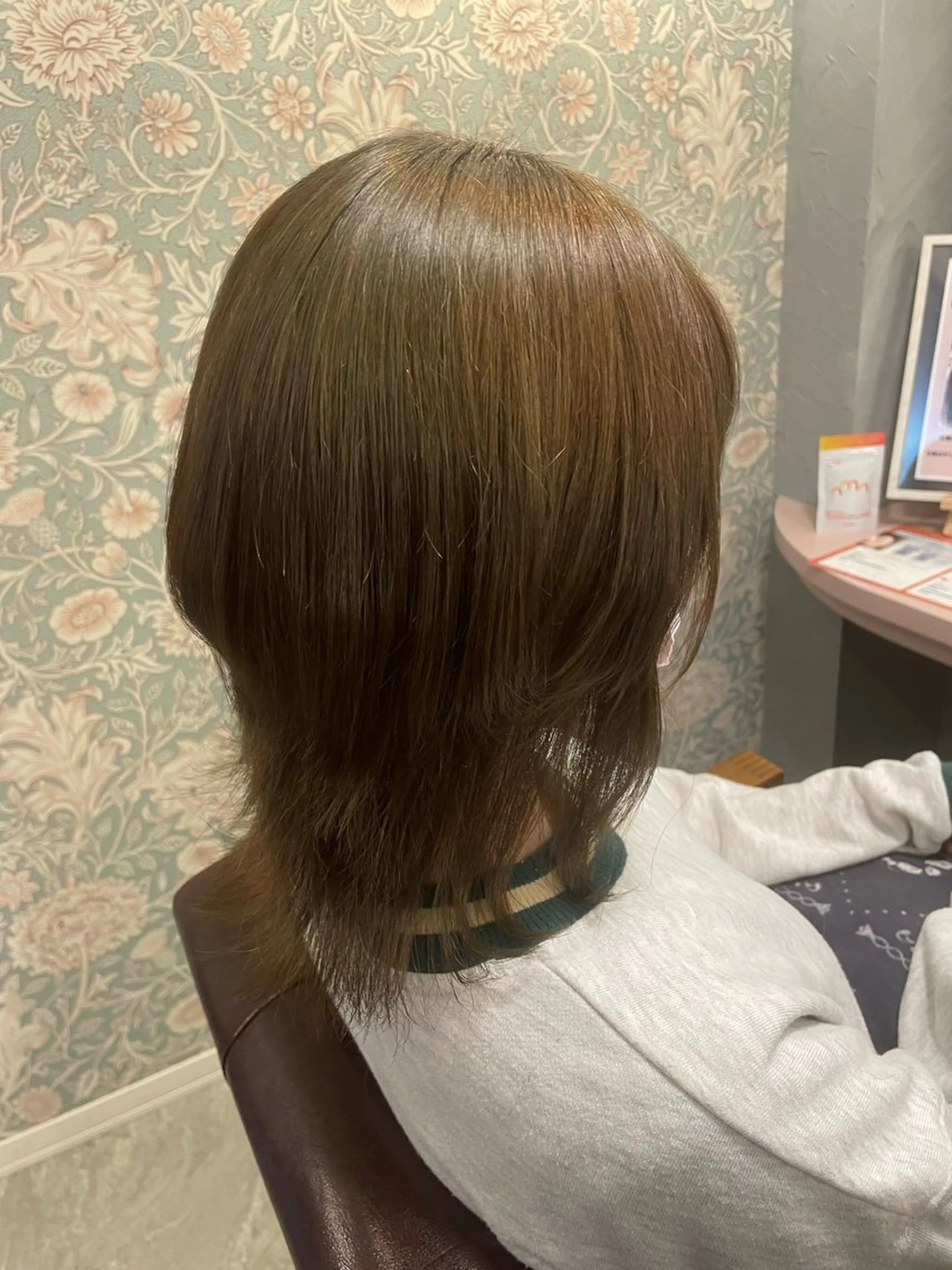 セミロング カラー ブリーチ オリーブカラー ウルフカット hair  make echo所属・hair make echo滿木あい花のヘアスタイル