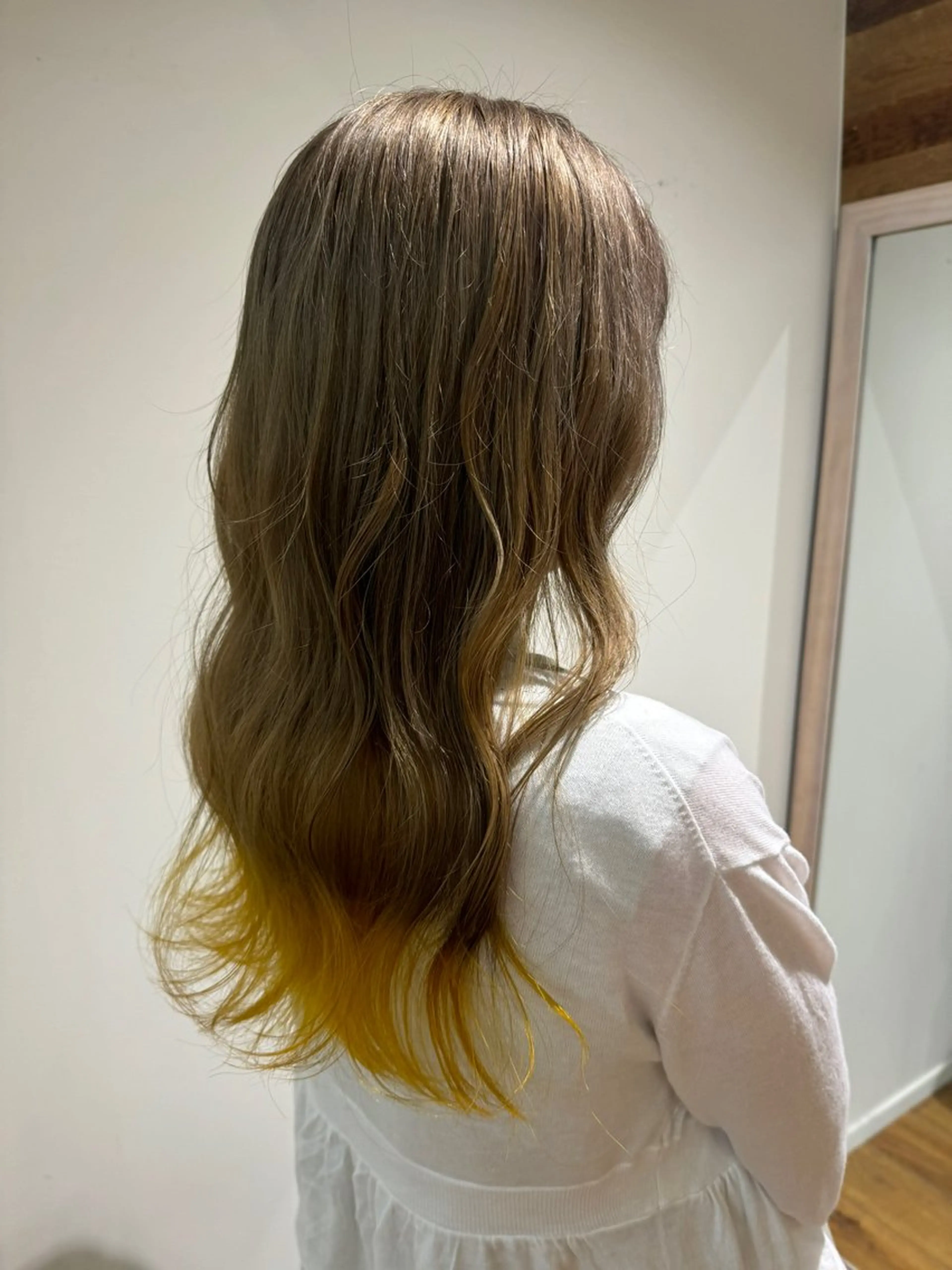 カラー ベージュカラー デザインカラー イエローカラー 吉留 文月のヘアスタイル