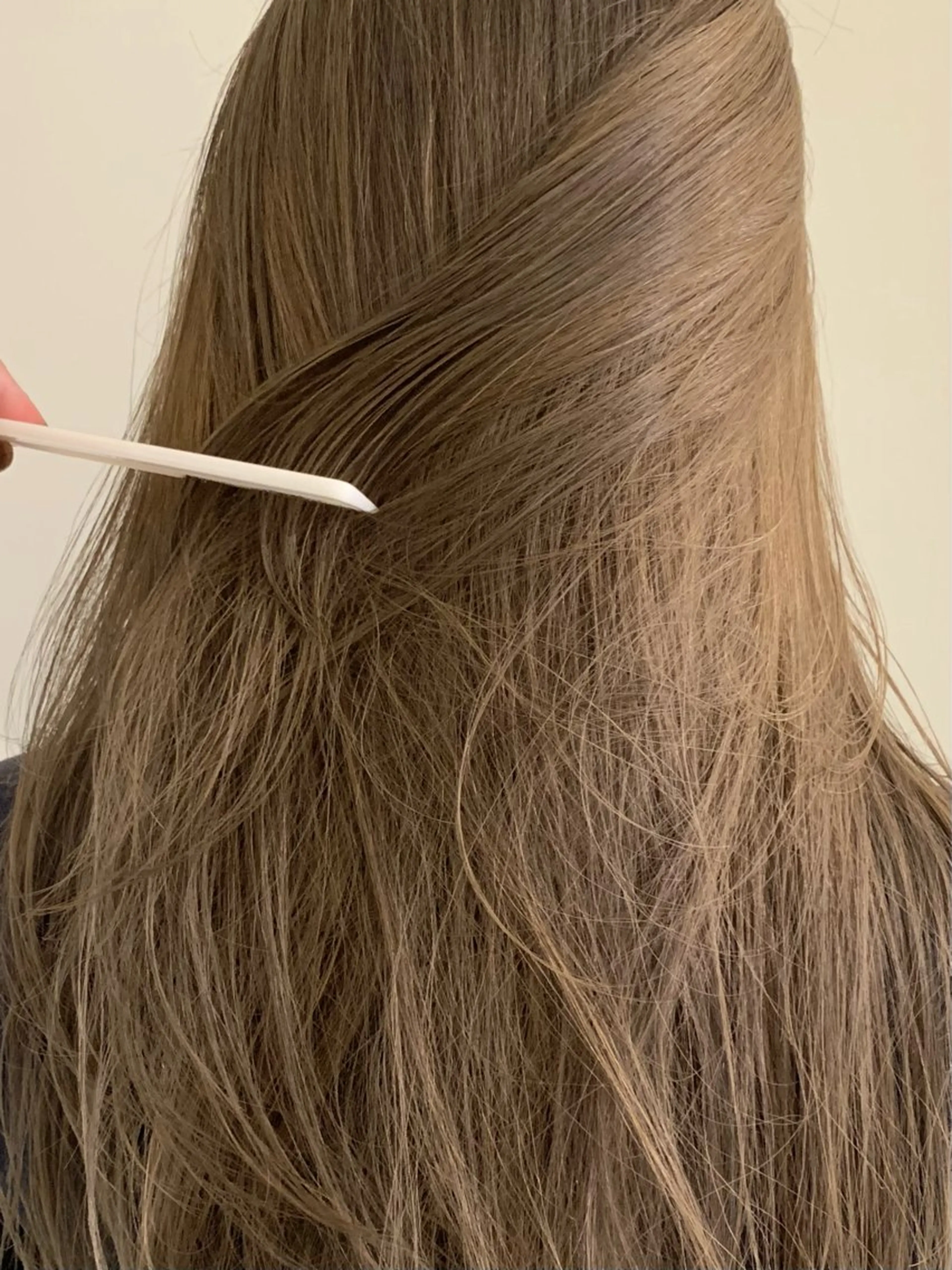 ロング カラー ベージュカラー ブリーチ カット ヘアカラー 落合希 Olivebeigeのヘアスタイル