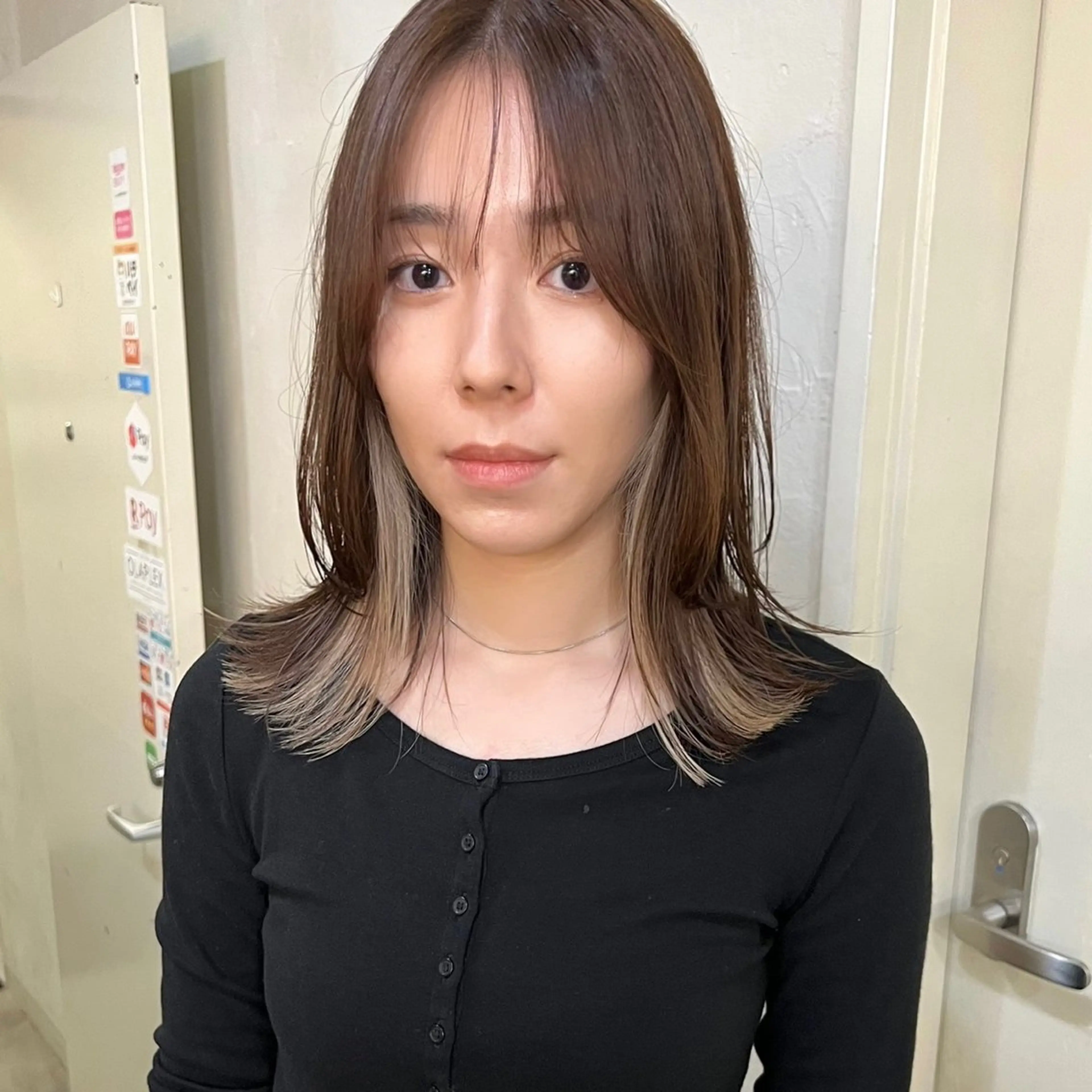 ミディアム カラー ベージュカラー イヤリングカラー インナーカラー 大久保 佳那のヘアスタイル