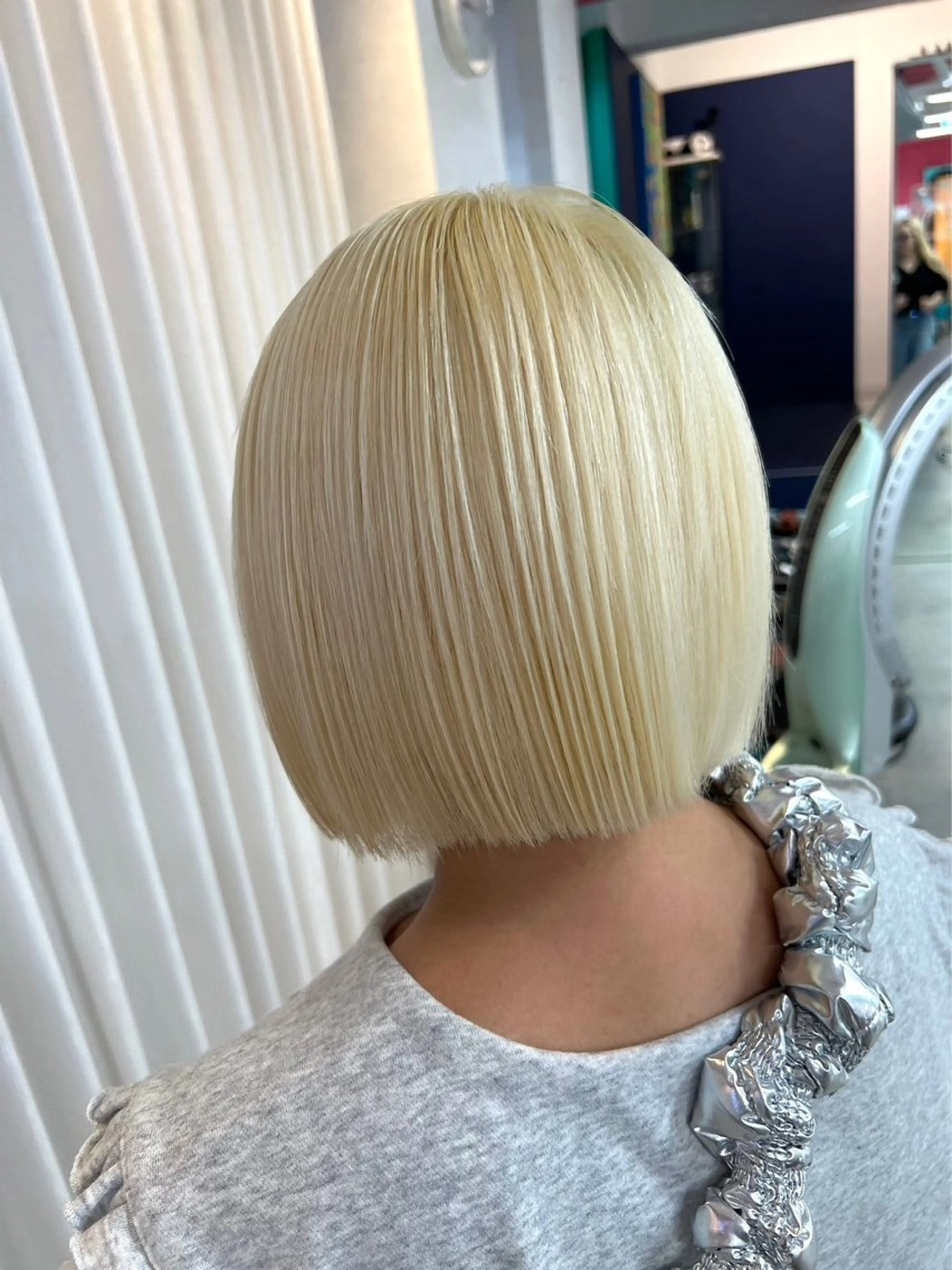 ショート カラー ブリーチ 抜きっぱなしブロンド ハイトーンカラー ヘアカラー BOX mico.のヘアスタイル