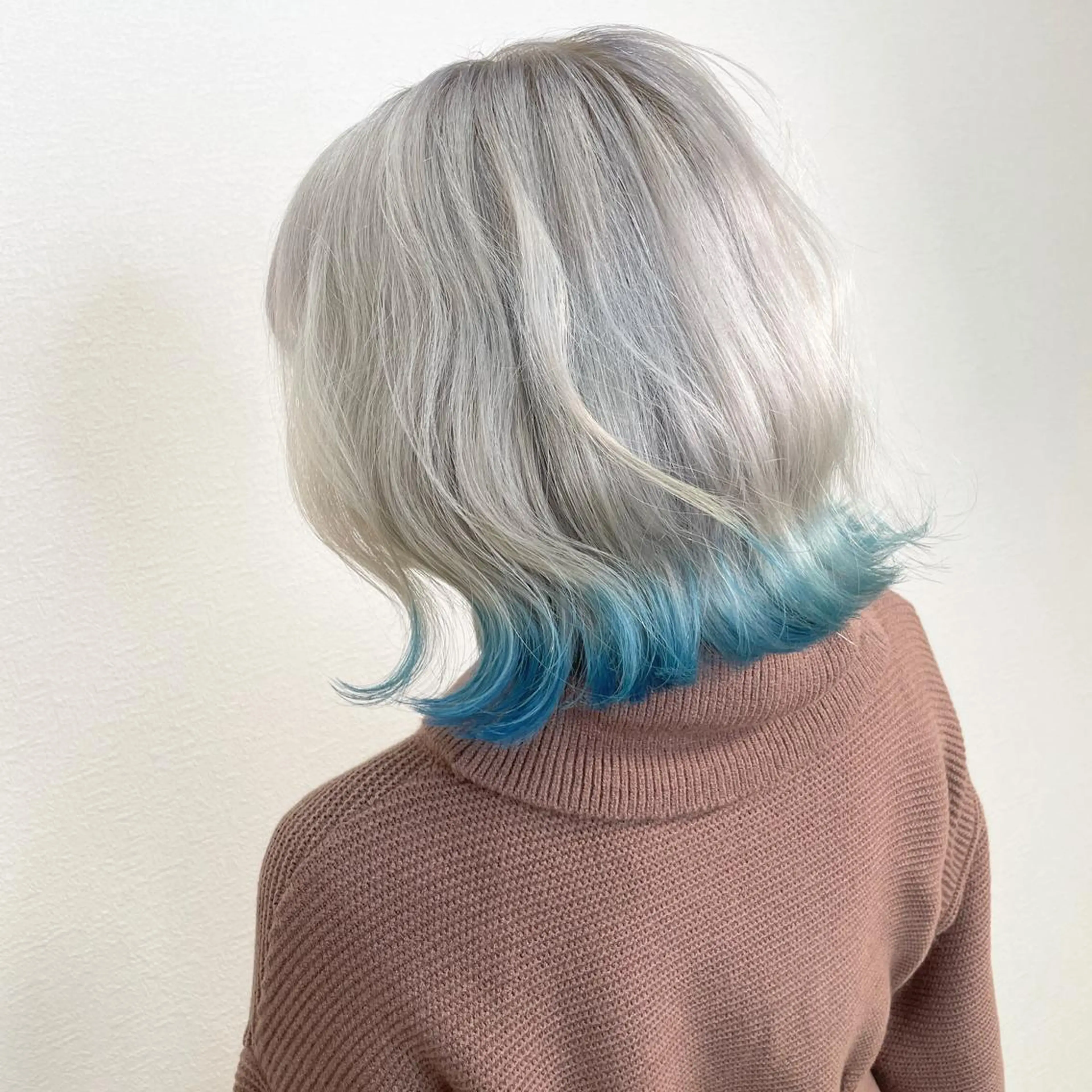 ブリーチ二回で裾カラー👌ホワイト系やミルクティー、グレー系にしたいならこのクーポン◎の写真