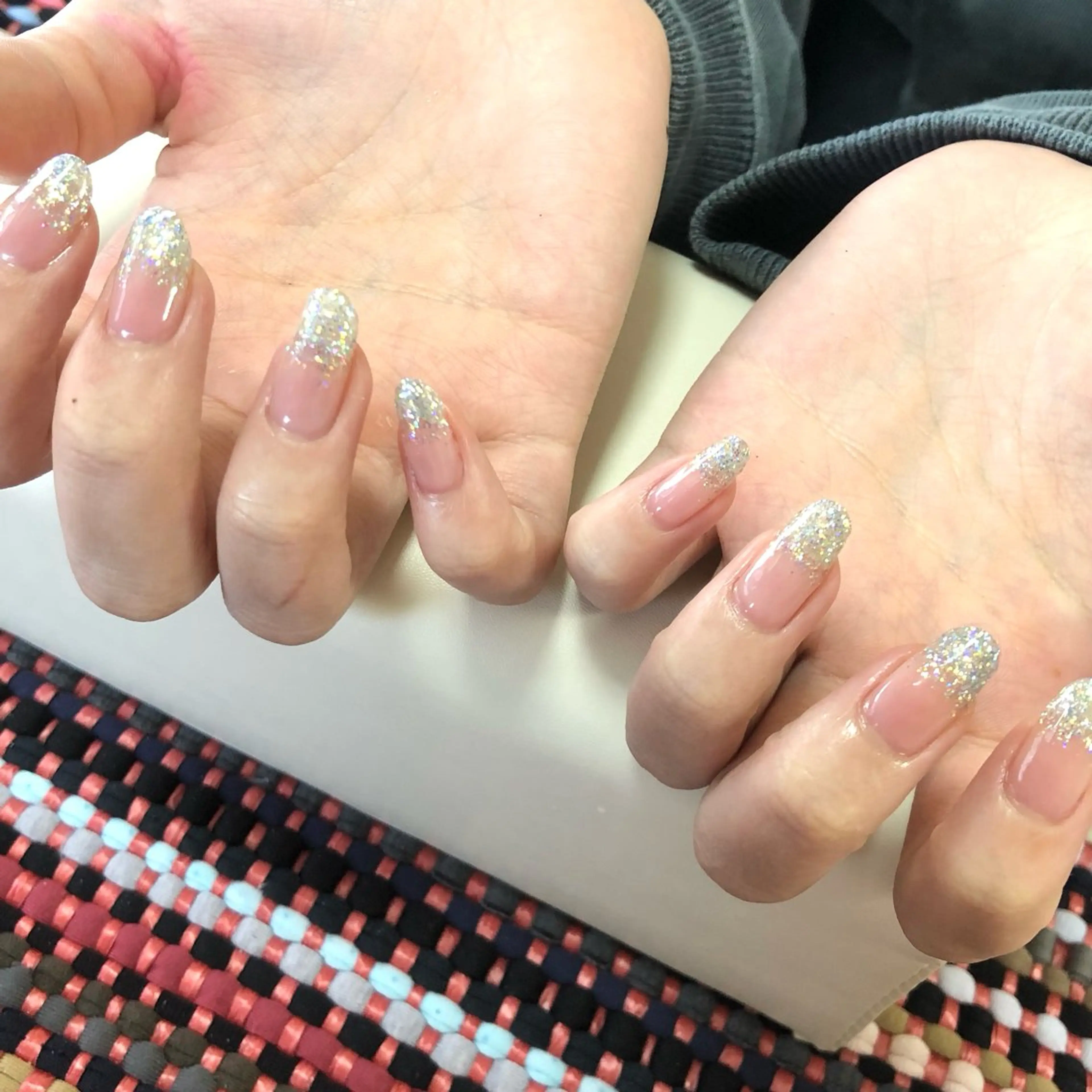 ネイル ブルー グラデーション ラメ(グリッター) ラメグラデーション シルバー ハンドネイル meeho所属・salon *meehoのネイルデザイン