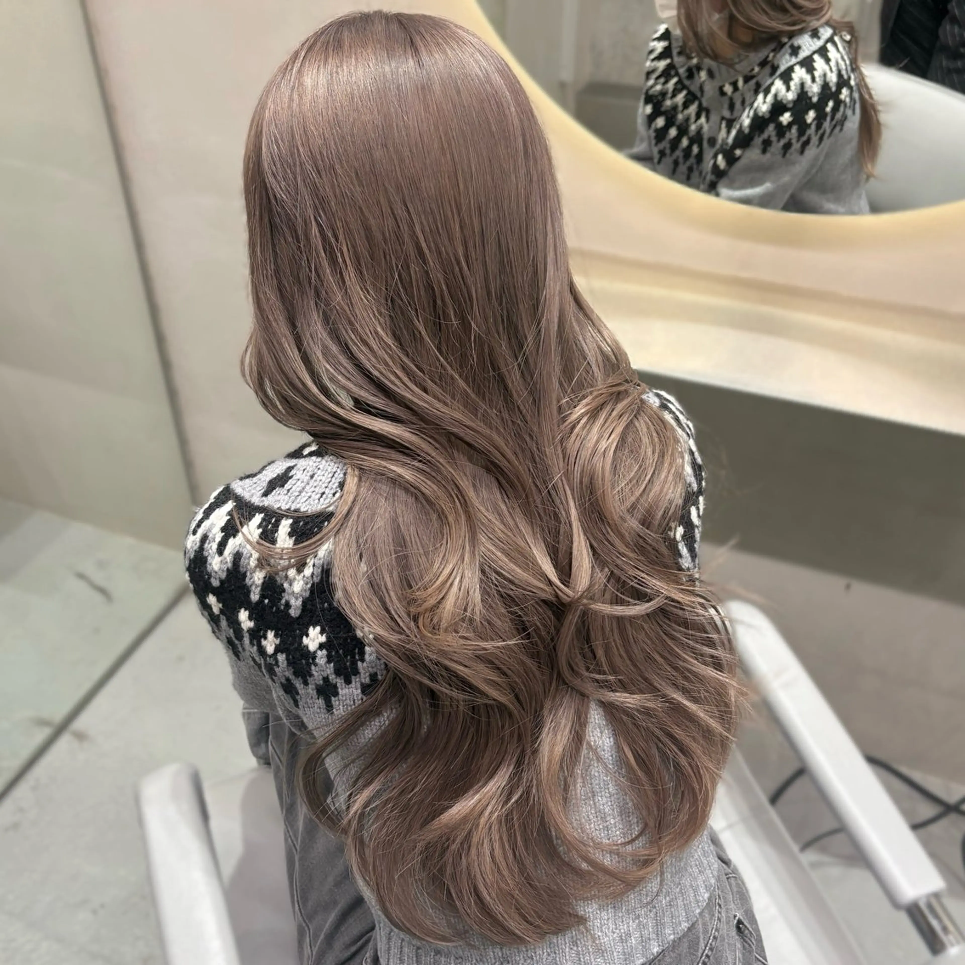 ロング カラー 透明感カラー グレージュ ヘアカラー ツヤハイトーン/ レイヤー💫mayuのヘアスタイル