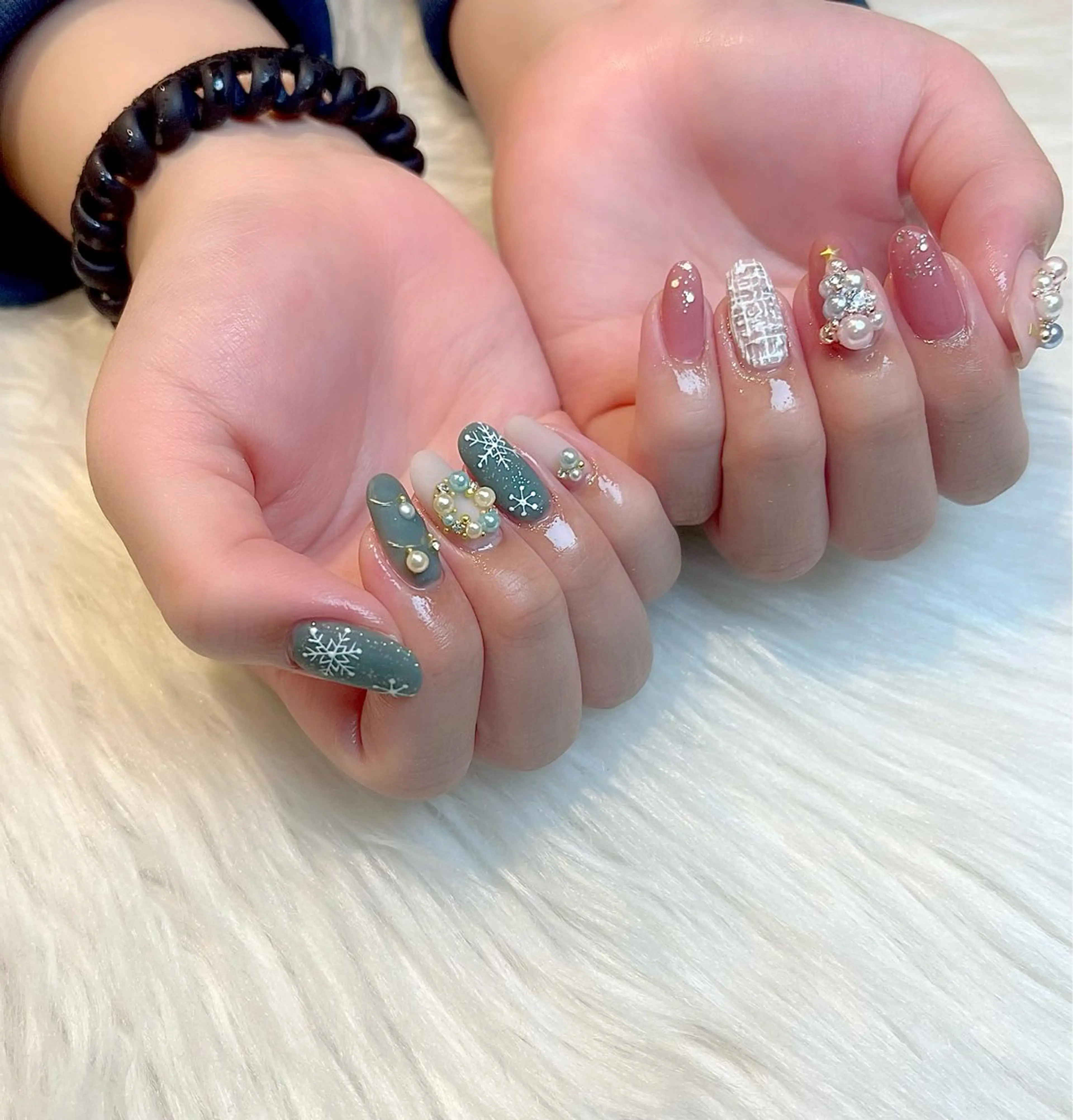 ネイル 冬ネイル クリスマス ハンドネイル Lino+ ネイル&よもぎ蒸しのネイルデザイン