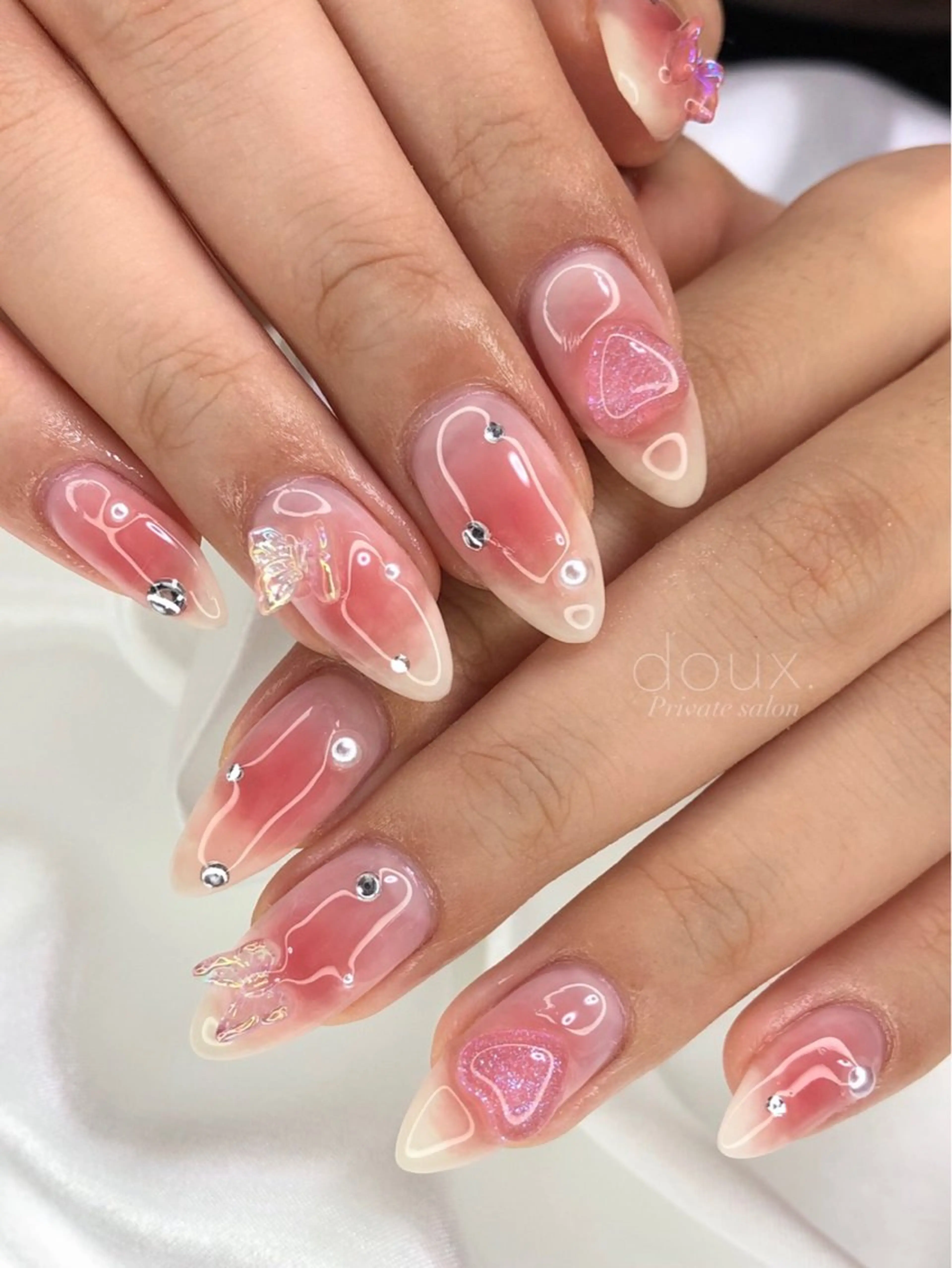 ネイル チークネイル 氷ネイル・うるうるネイル 韓国ネイル マグネットネイル 夏ネイル ハンドネイル doux. nailのネイルデザイン