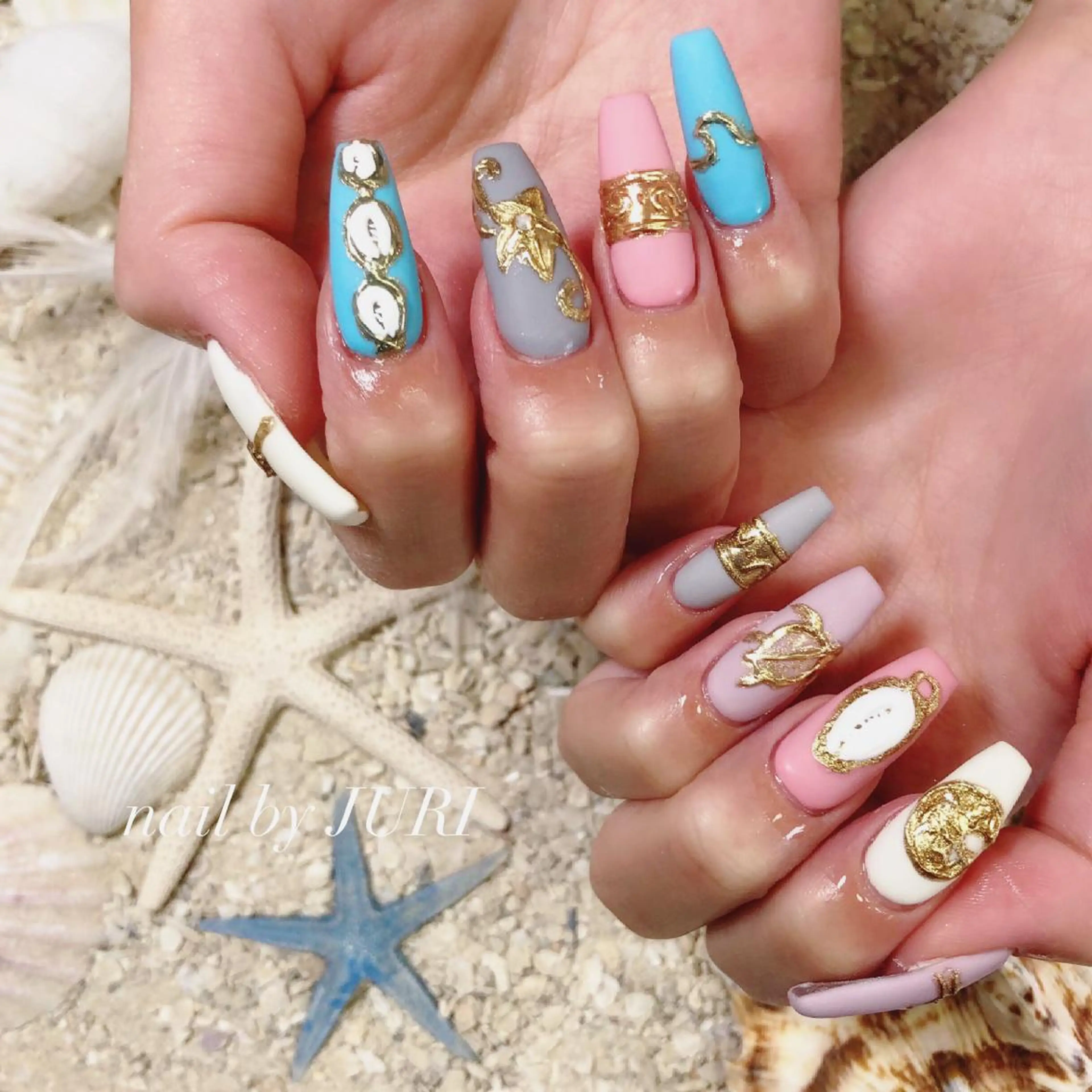 ネイル フットネイル フレンチネイル ジェルネイル ラメ(グリッター) ラメグラデーション NEO Beauty Salon所属・𝐍𝐄𝐎 𝐉𝐔𝐑𝐈のネイルデザイン