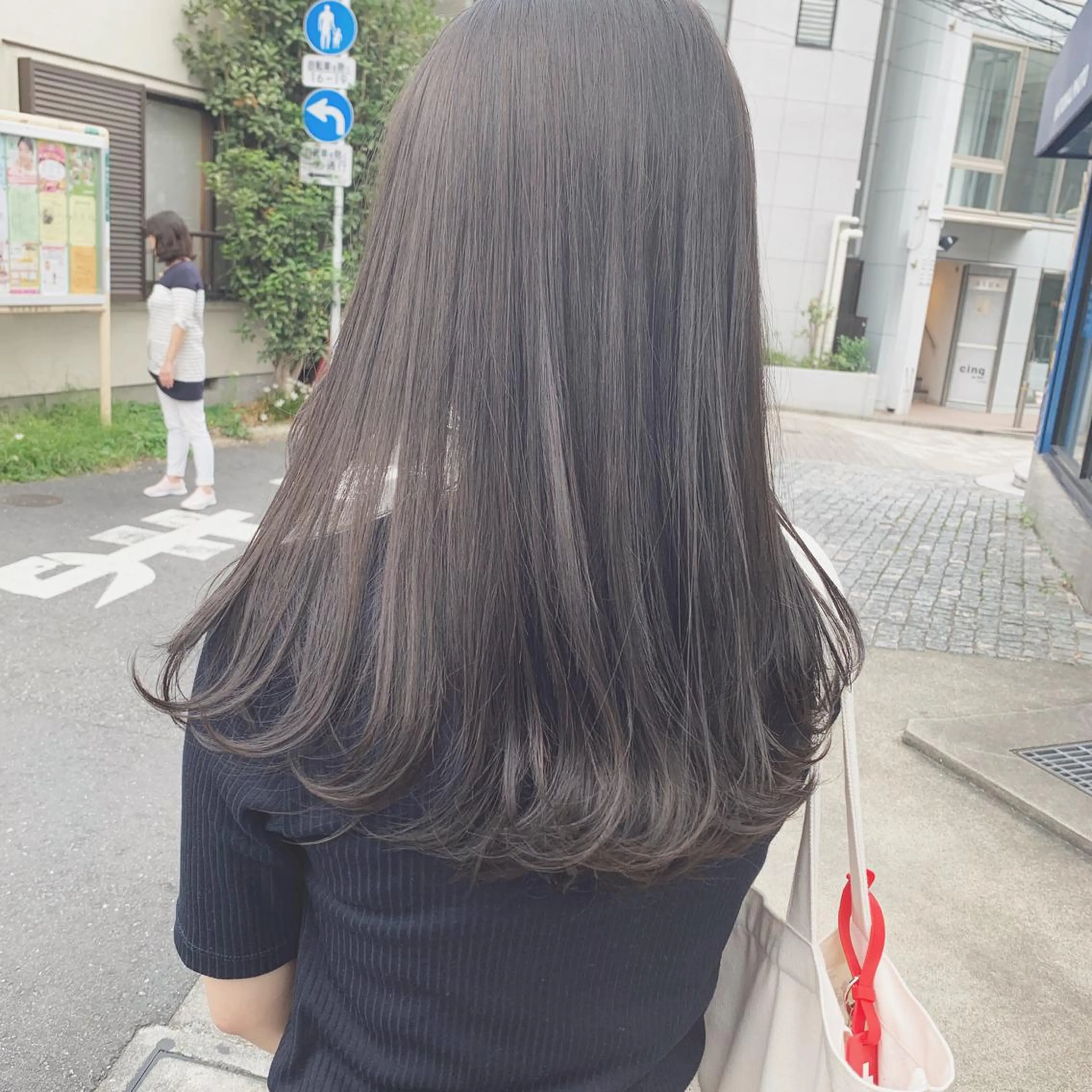 セミロング カラー ヘアカラー ハイトーン&暗髪🔥 表参道二刀流マエダのヘアスタイル