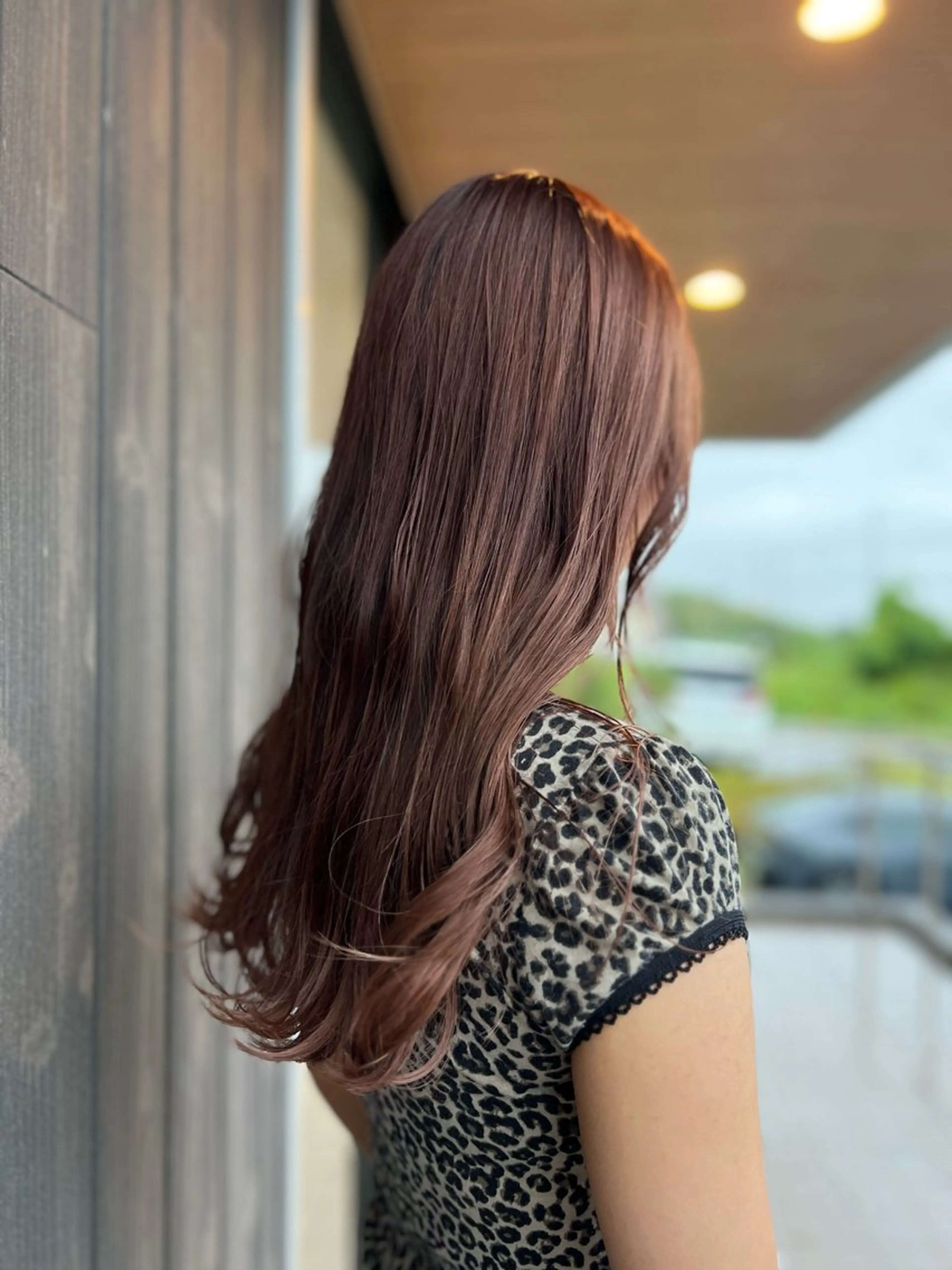 セミロング カラー ブリーチ ブラウンカラー ブリーチなしカラー ピンクカラー ピンクブラウン カット ヘアカラー トリートメント umi所属・NAKAGAWA YUICHIのヘアスタイル