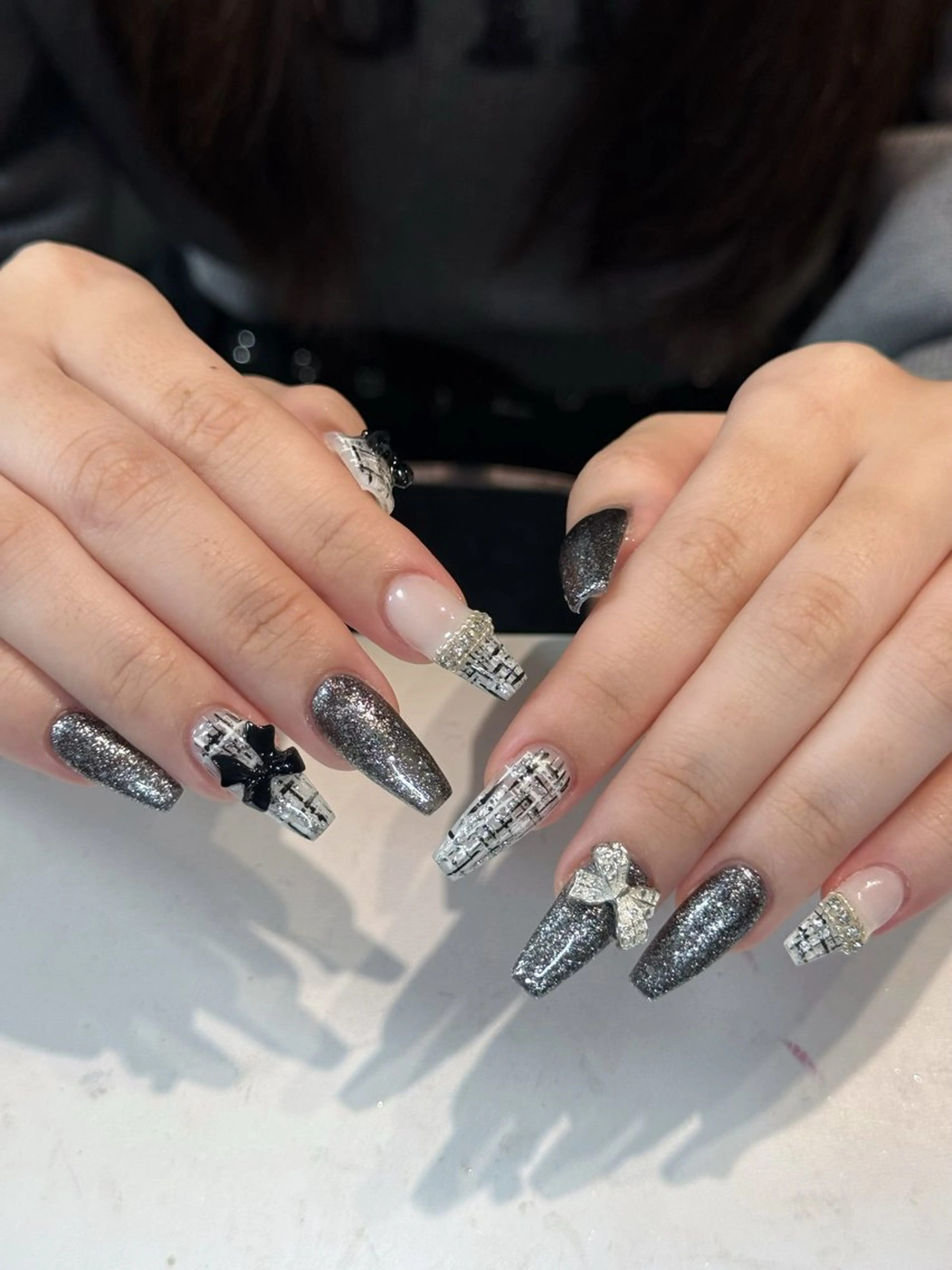 ネイル ボルドー ブラウン チークネイル ドット フットネイル Julli NailStudioのネイルデザイン
