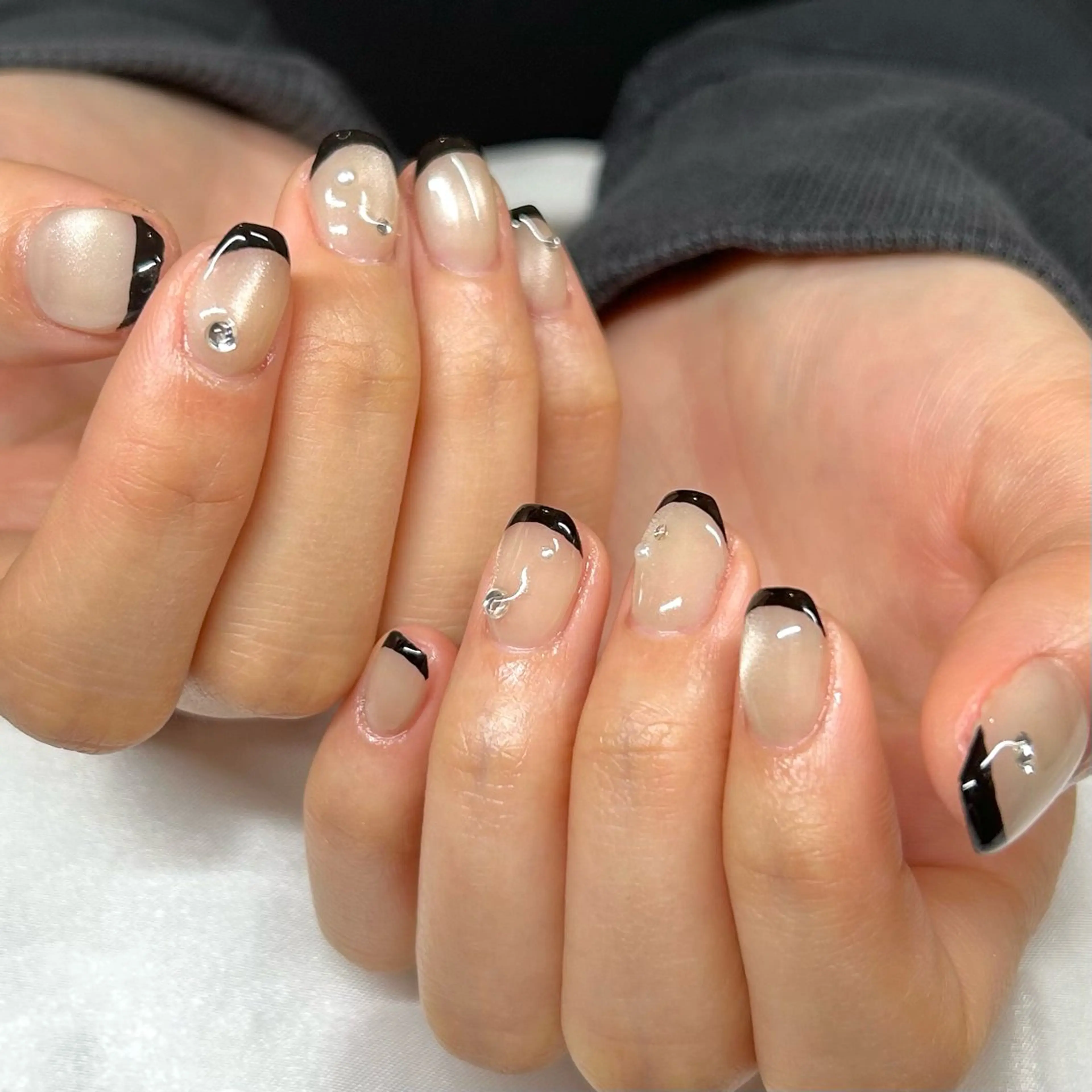 ネイル フレンチネイル マグネットネイル ストーンネイル shine'an fuka🌿🫧のネイルデザイン