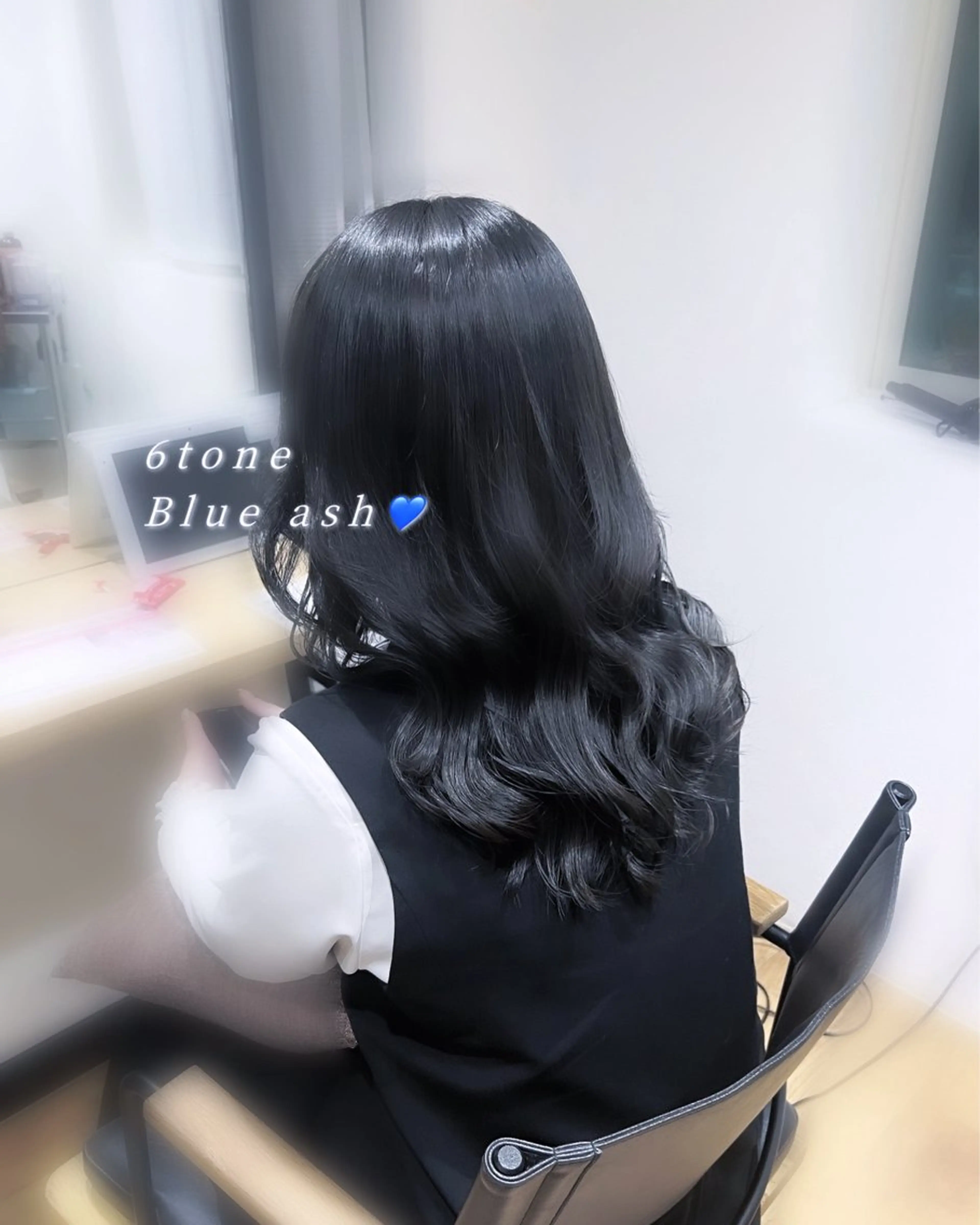 ミディアム カラー アッシュ ブリーチ ブルーカラー ブルーアッシュ 透明感カラー 【💖ブリーチ/ 縮毛矯正】あおい🌷のヘアスタイル