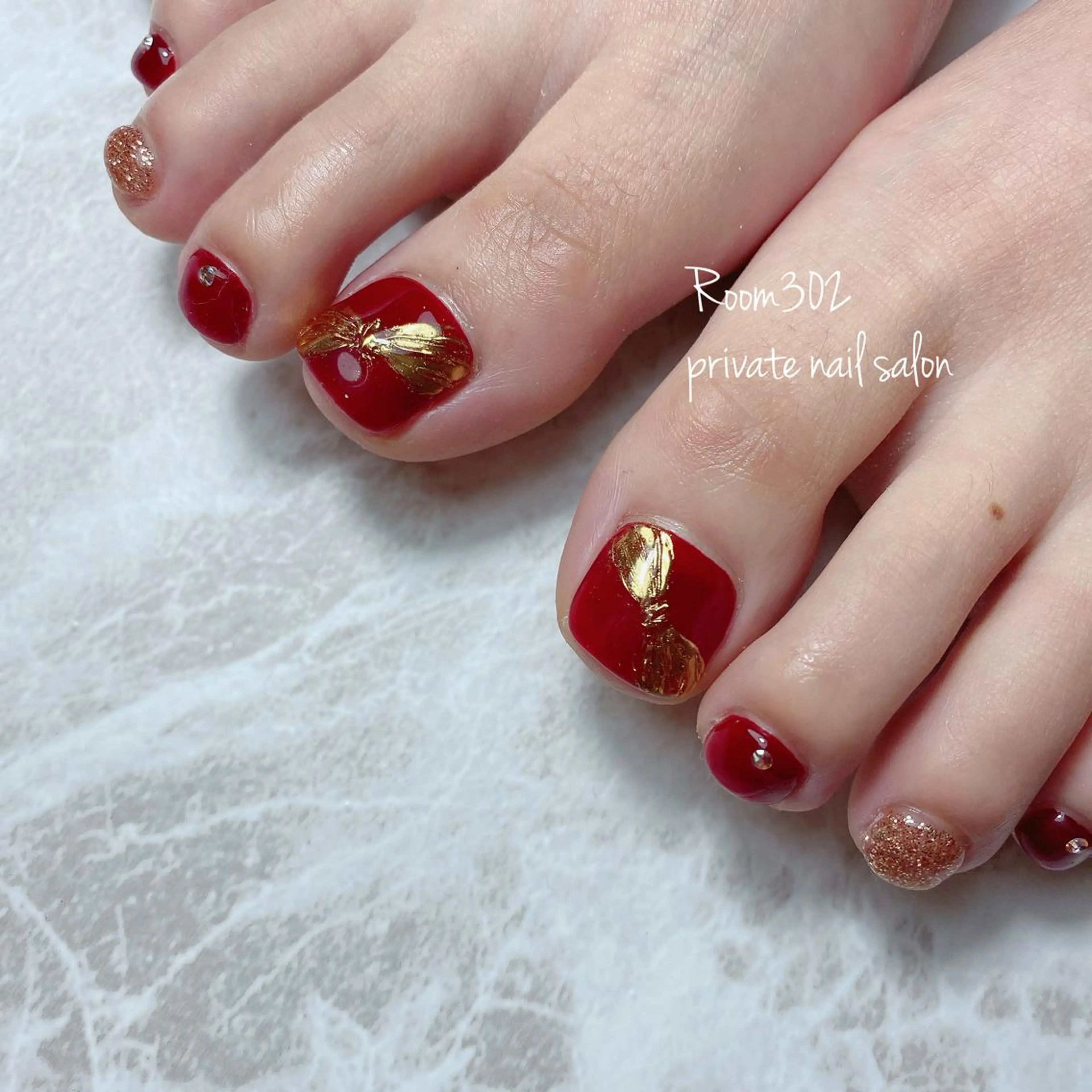 ネイル リボン フットネイル Room 302のネイルデザイン