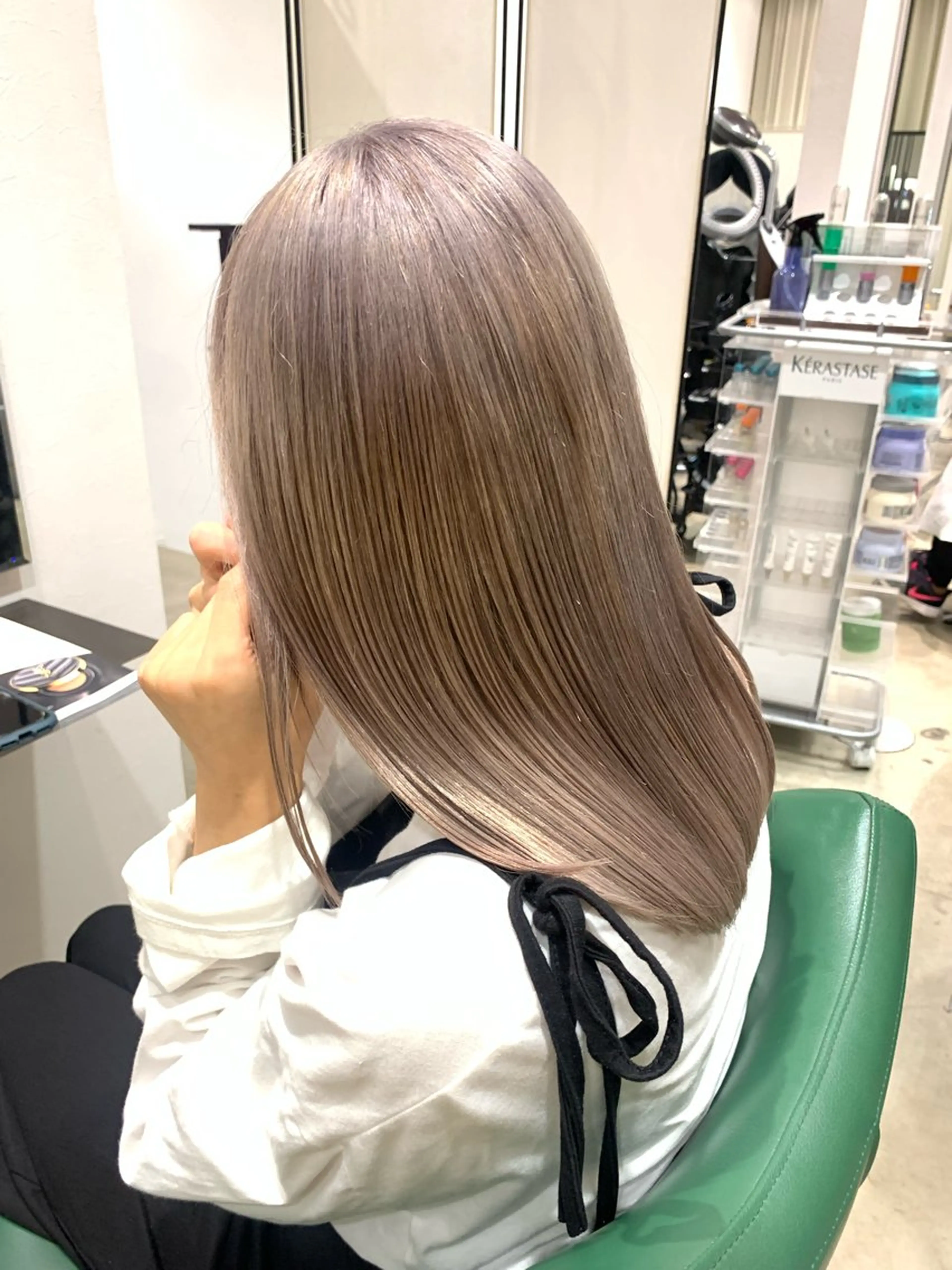 セミロング カラー 🩶ブリーチ/ レイヤー🩶フミカのヘアスタイル