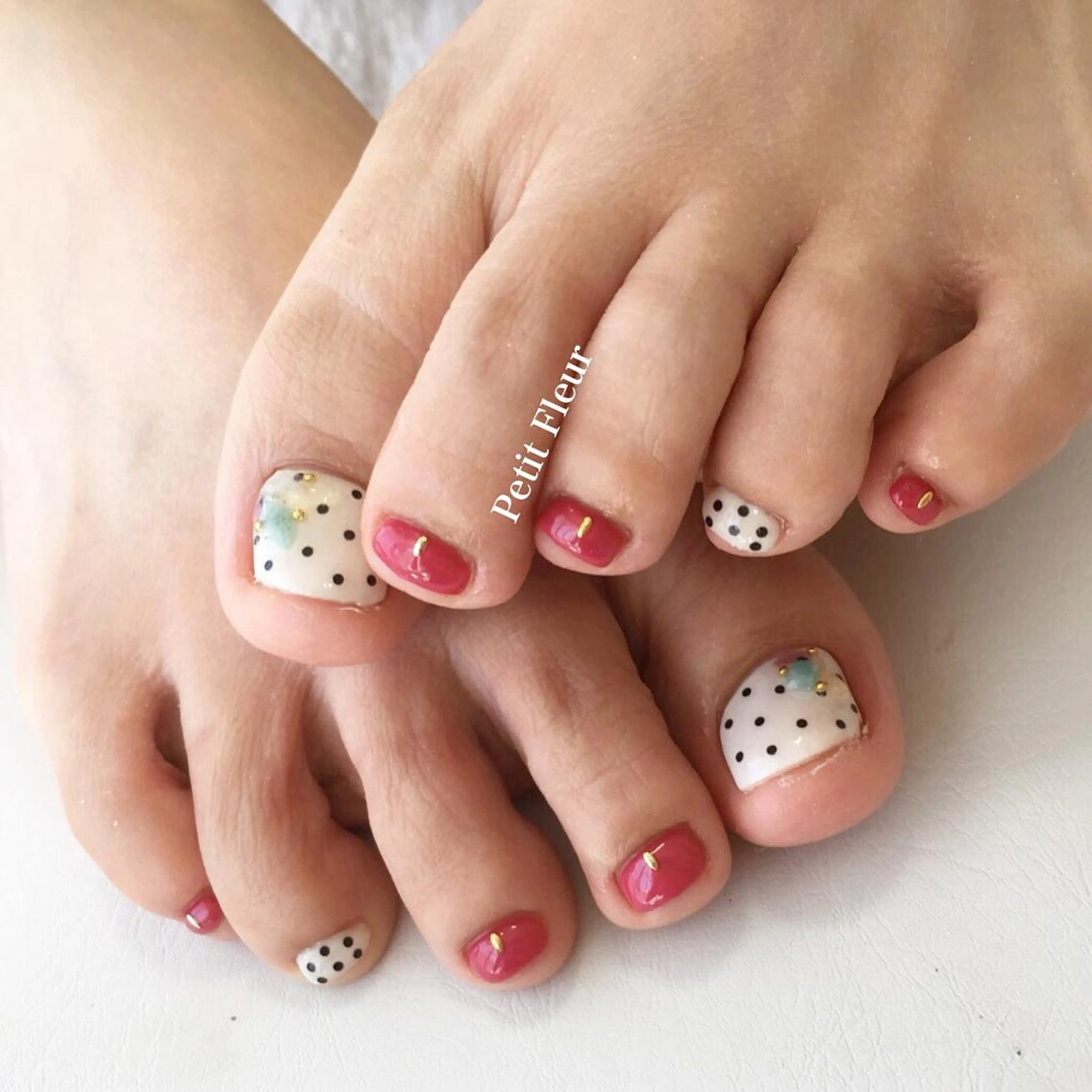 ネイル ドット ピンク Petit Fleur所属・青柳 亜梨奈のマツエク・マツパデザイン