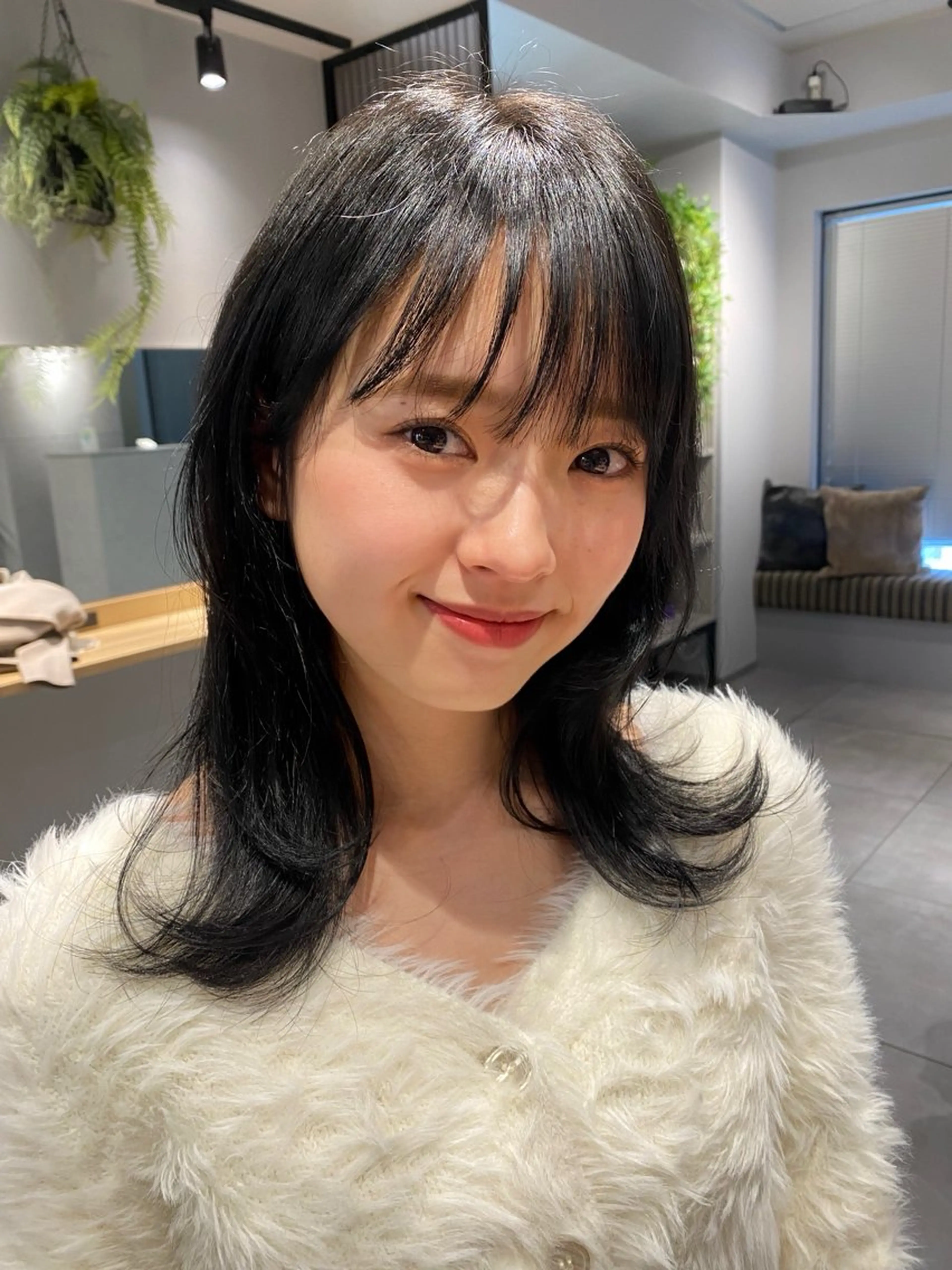 ミディアム カラー アッシュ アッシュグレー アッシュグレージュ グレージュ くびれヘア カット ヘアカラー ミディアム/ベージュ 💖Emmy💖のヘアスタイル