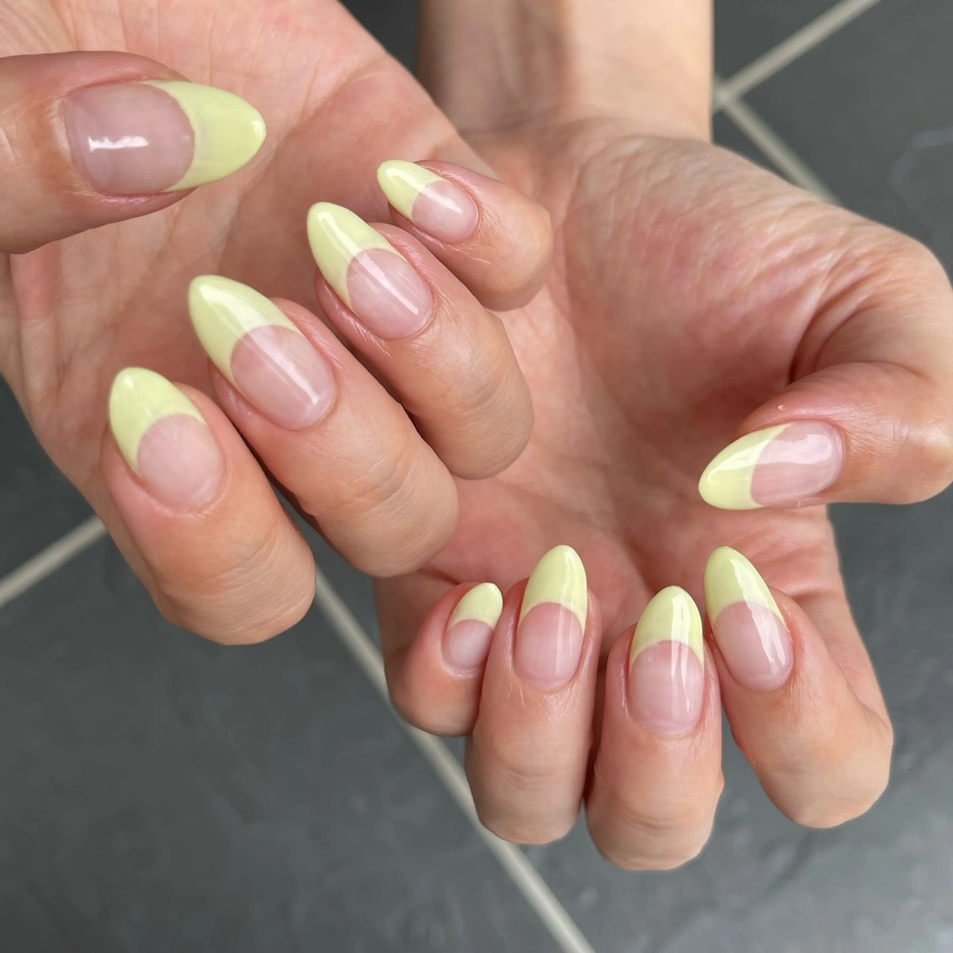 ✨minimo限定価格✨パラジェル使用‼️【オフなし】オフィスにピッタリ！フレンチorカラグラの写真