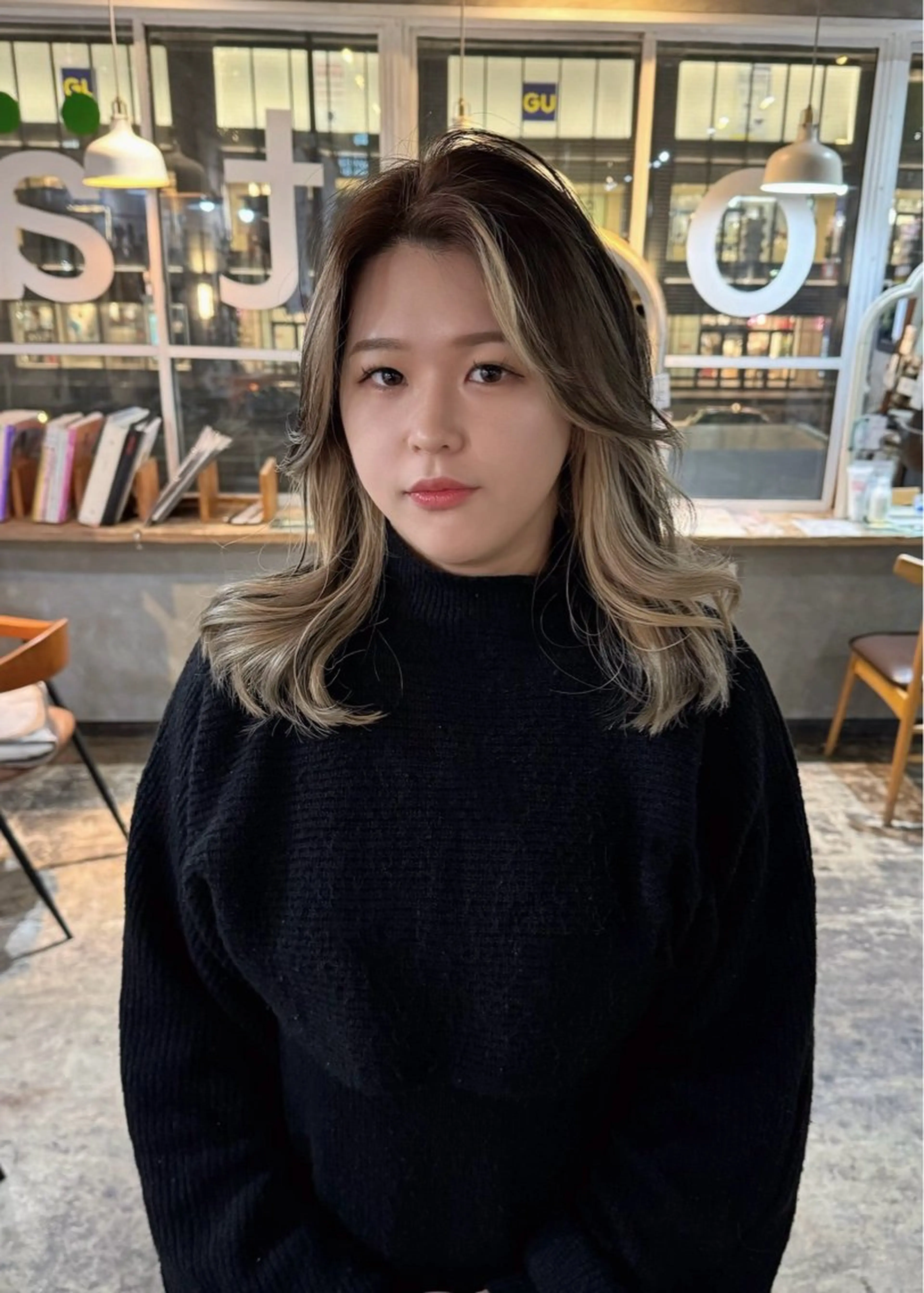 🉐似合わせカット➕ケアブリーチインナーカラ➕極潤卵殻トリートメントの写真