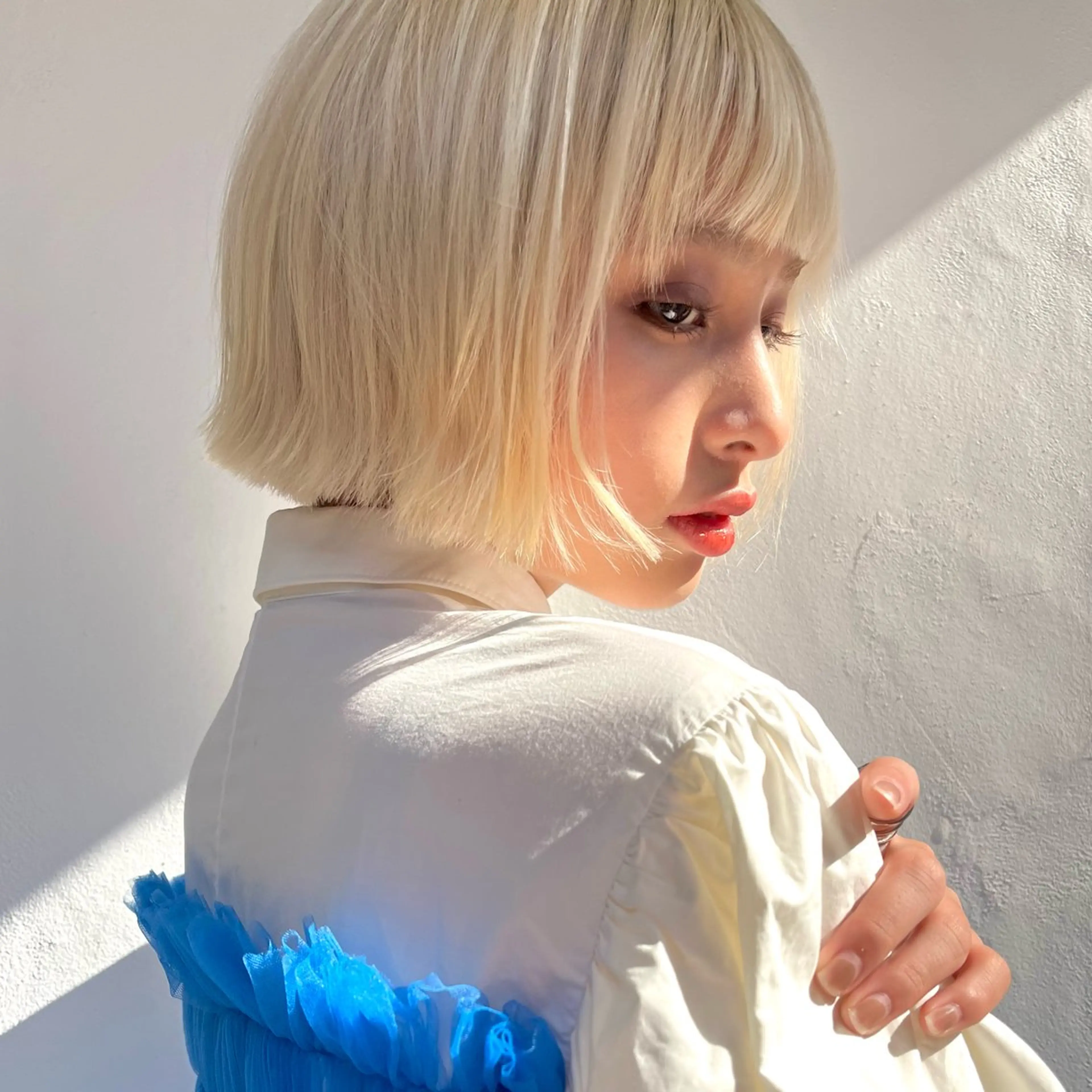 ショート カラー 抜きっぱなしブロンド ブロンド iLi🫧kim ryongna🦋のヘアスタイル