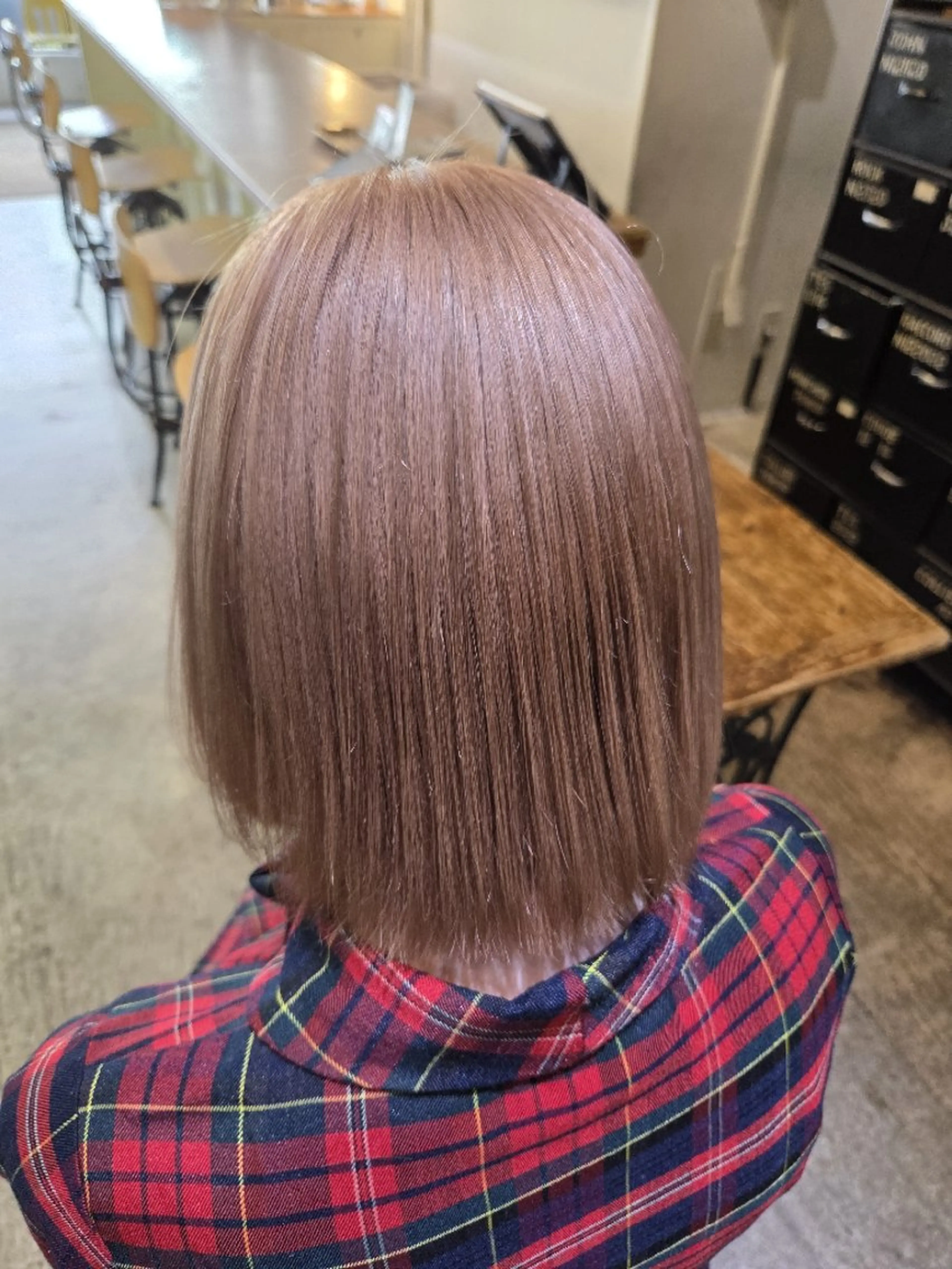 カラー ヘアカラー 森田翔斗 顔周りレイヤーのヘアスタイル