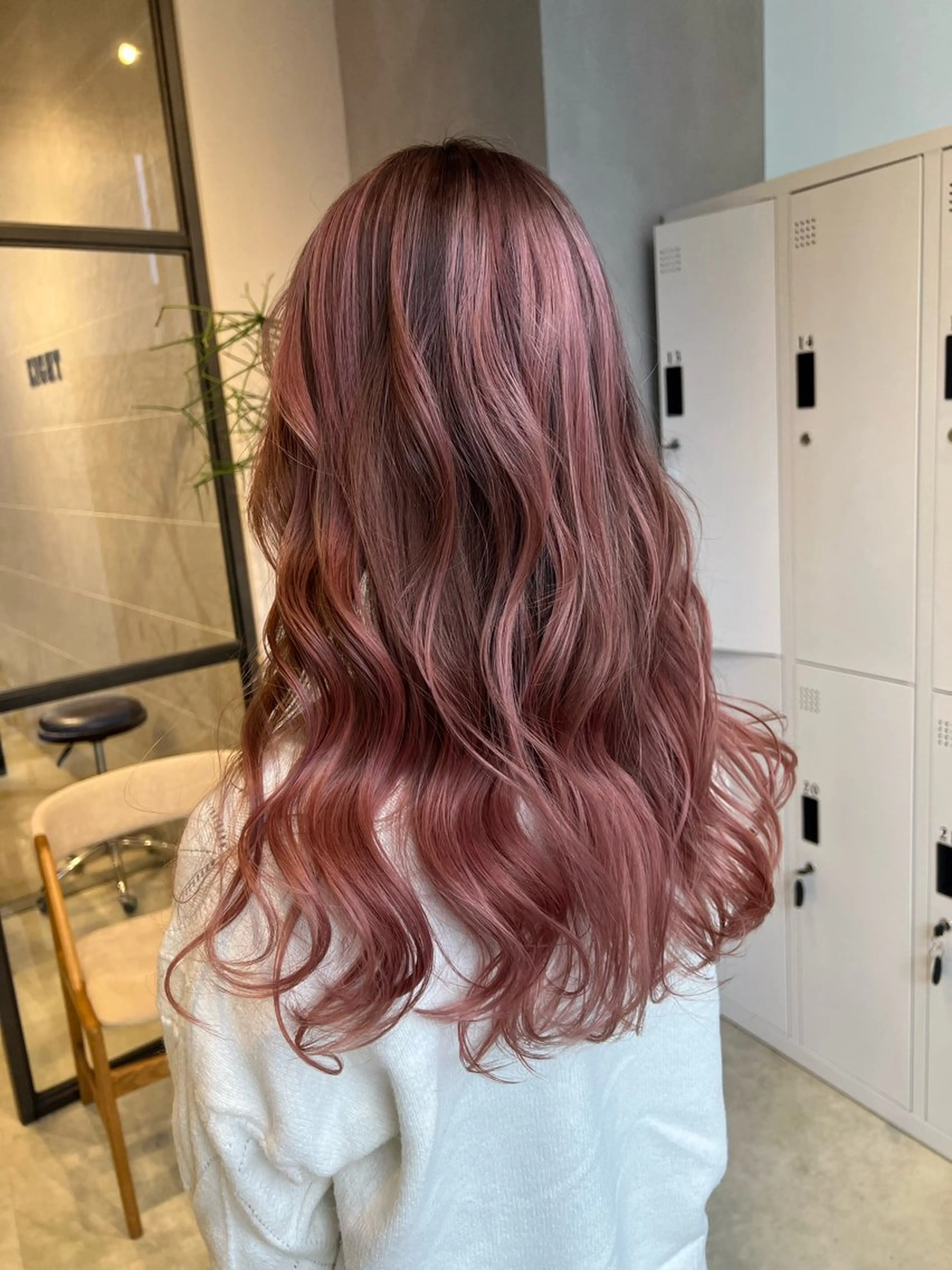 ロング レイヤーカット ヘアカラー トリートメント 渋谷ハイトーン/ デザインカラー阿部のヘアスタイル