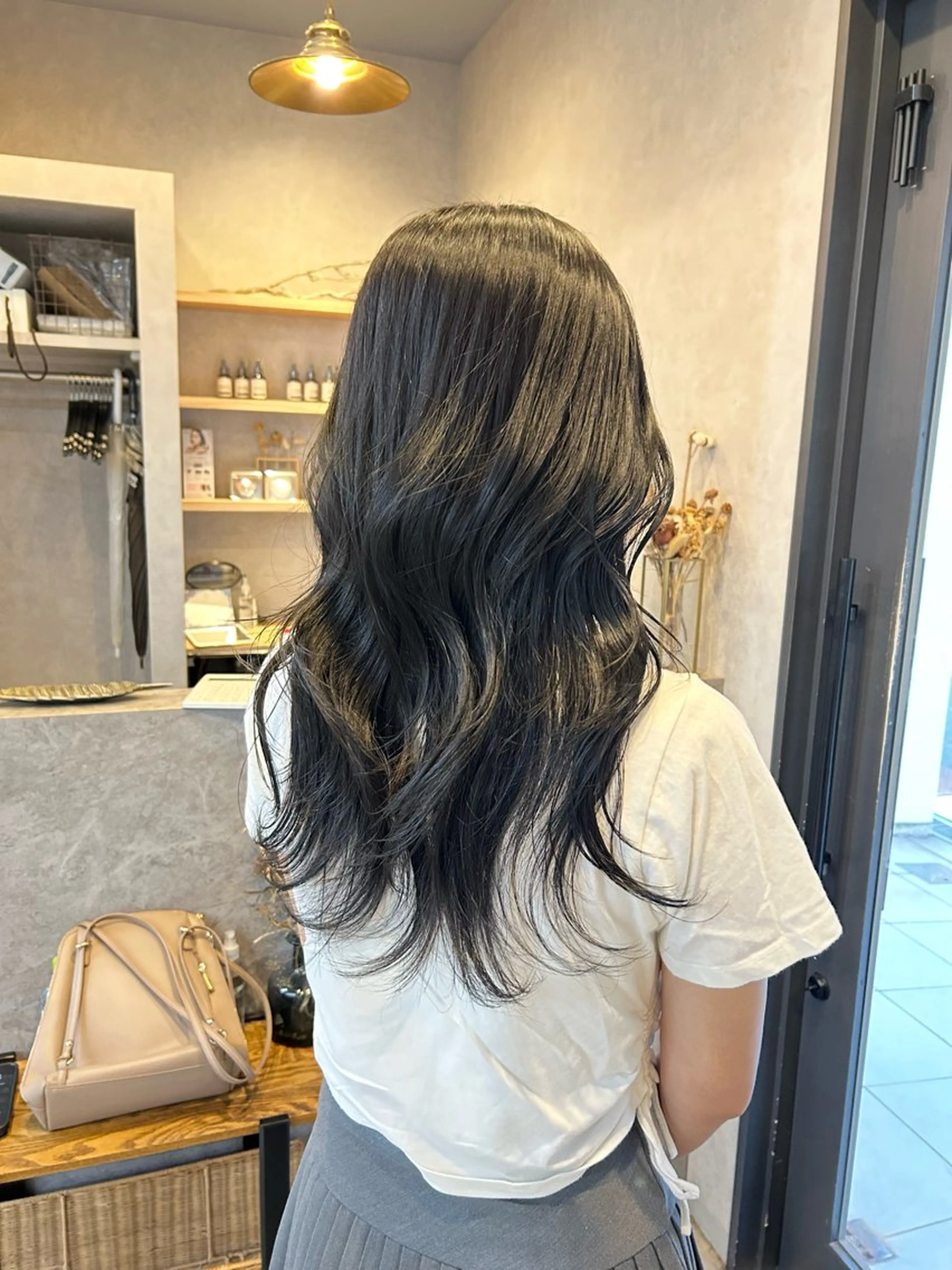 ロング カラー 黒髪 グレーブラック 韓国風ヘア レイヤーカット いなみね はるきのヘアスタイル