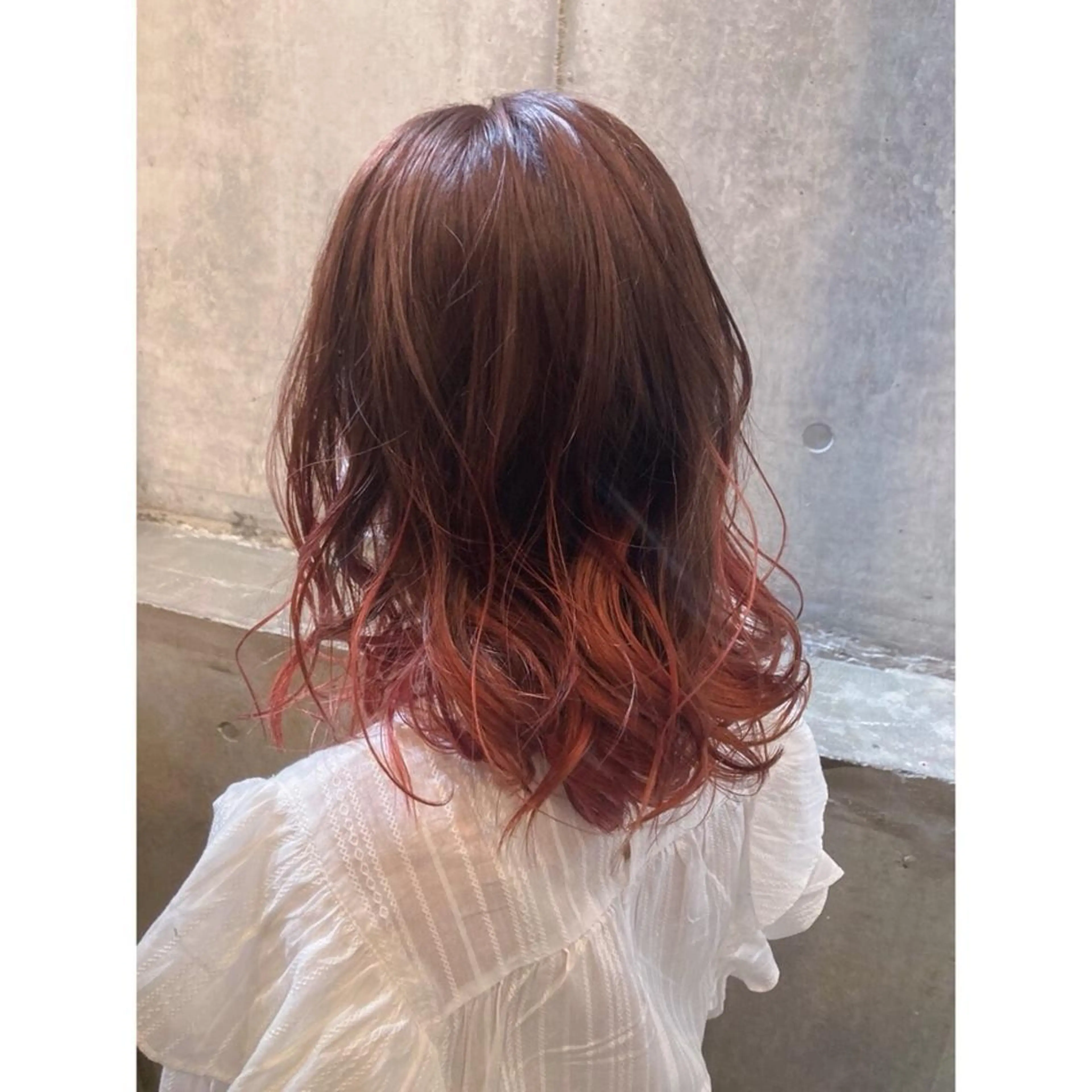 ミディアム カラー グラデーションカラー レッドカラー カット ヘアカラー トリートメント Grantus (グランタス )のヘアスタイル