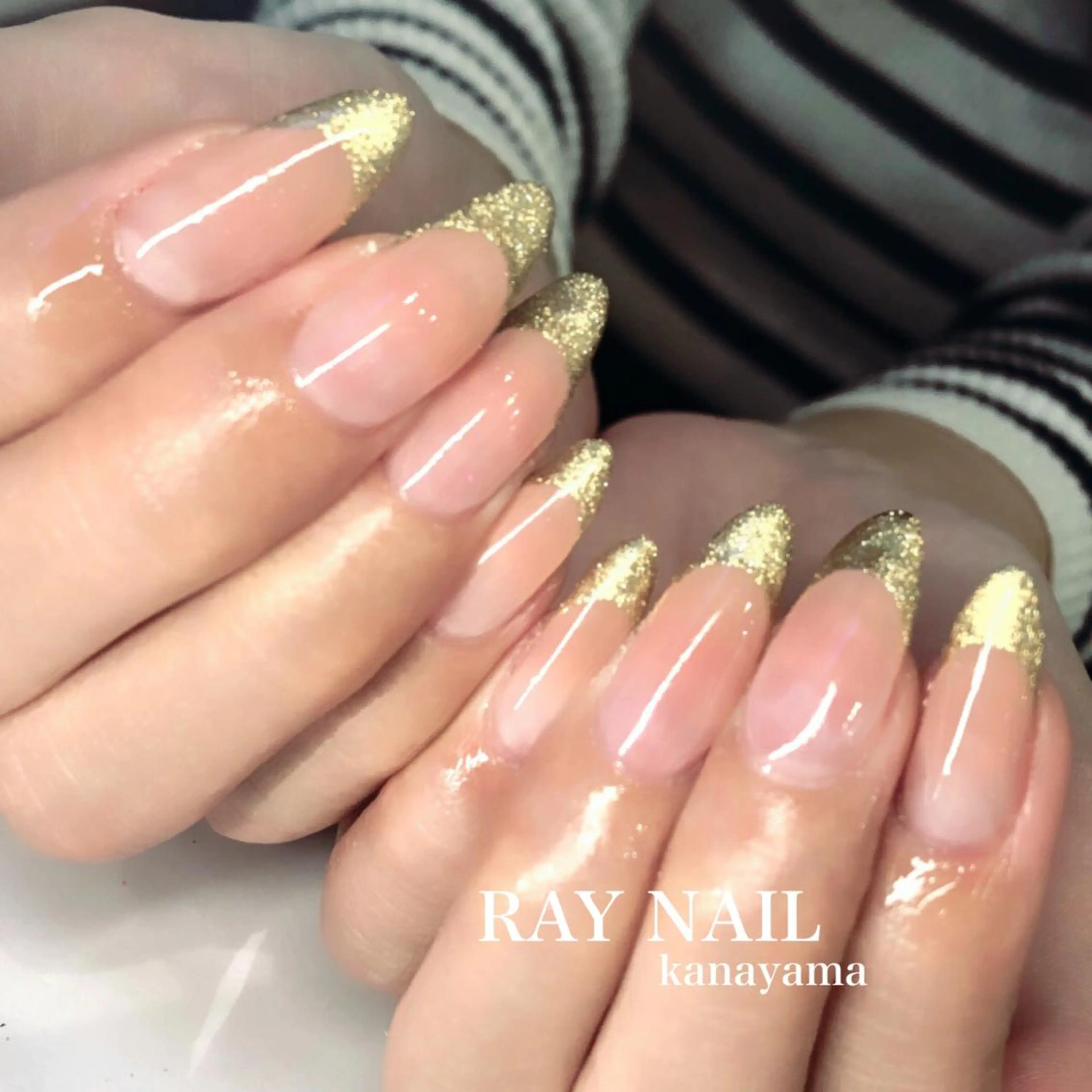 ネイル フレンチネイル ゴールド Arowa 伊田のネイルデザイン