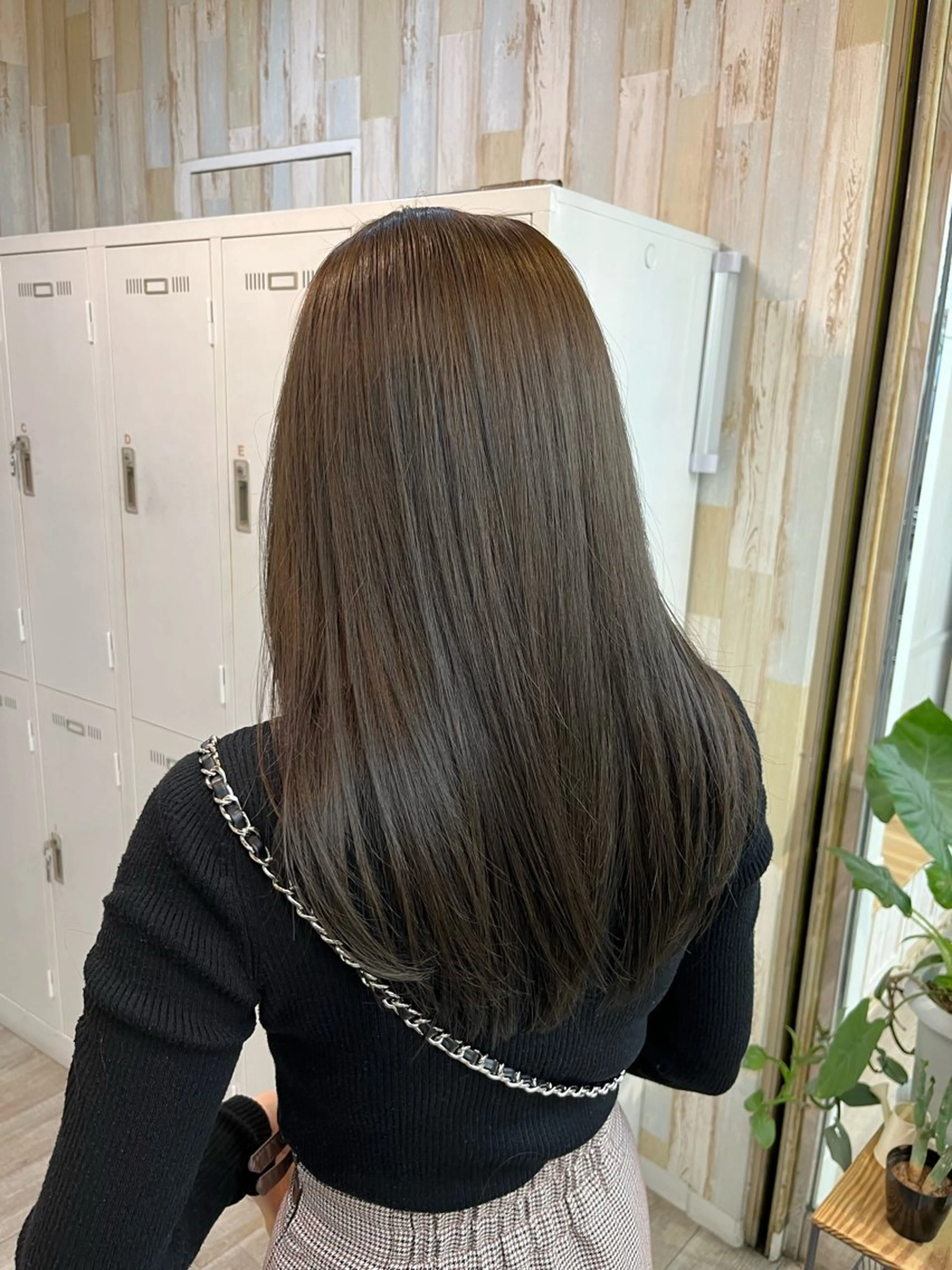 セミロング カラー ブリーチ ブラウンカラー ブリーチなしカラー オリーブブラウン 🦋レイヤー職人 猪瀬玲奈🦋のヘアスタイル