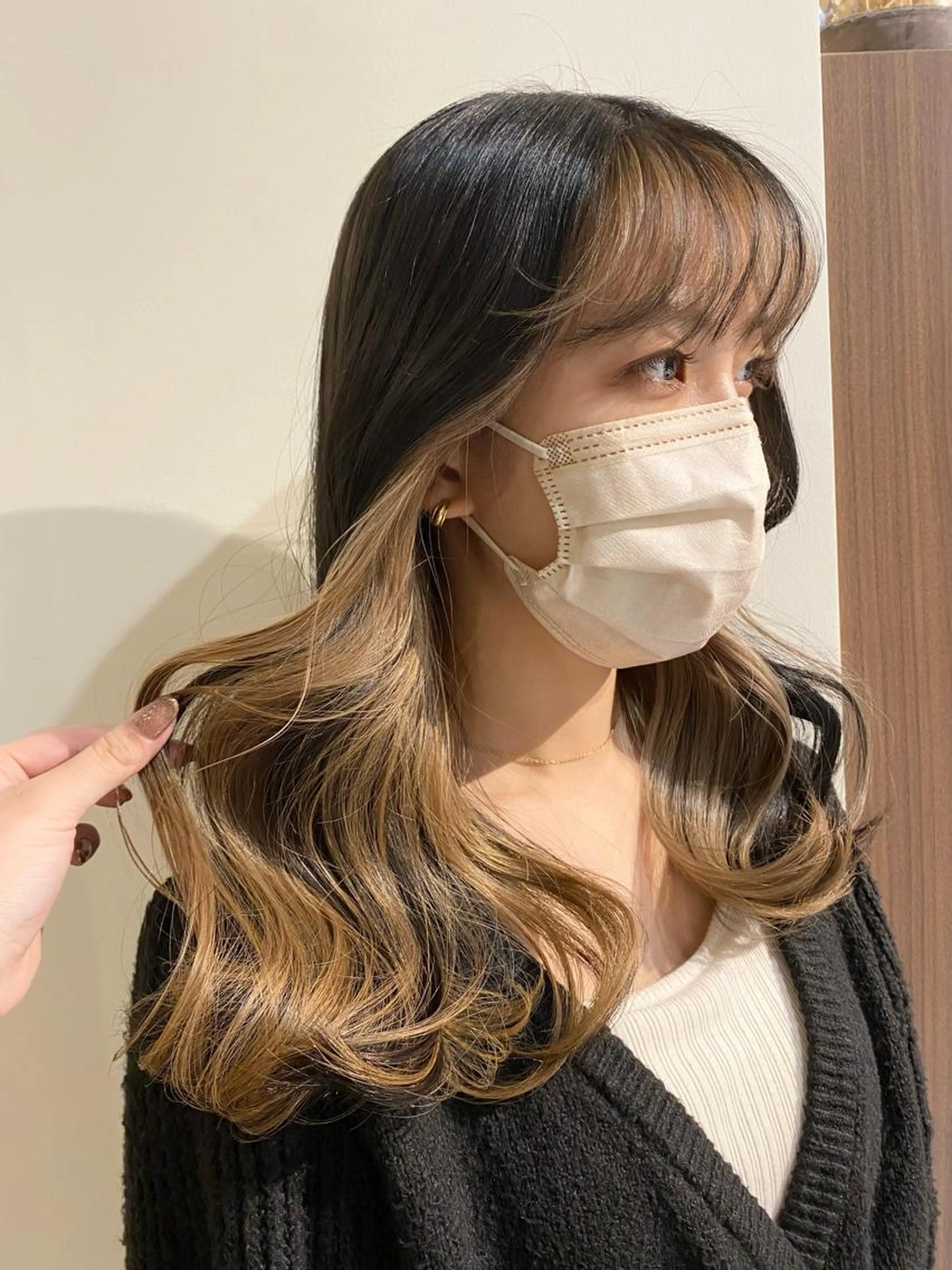 【💛大人気インナーカラー💛】(ポイントブリーチ➕ポイントオンカラー)※全体も染める場合は+3300円〜の写真