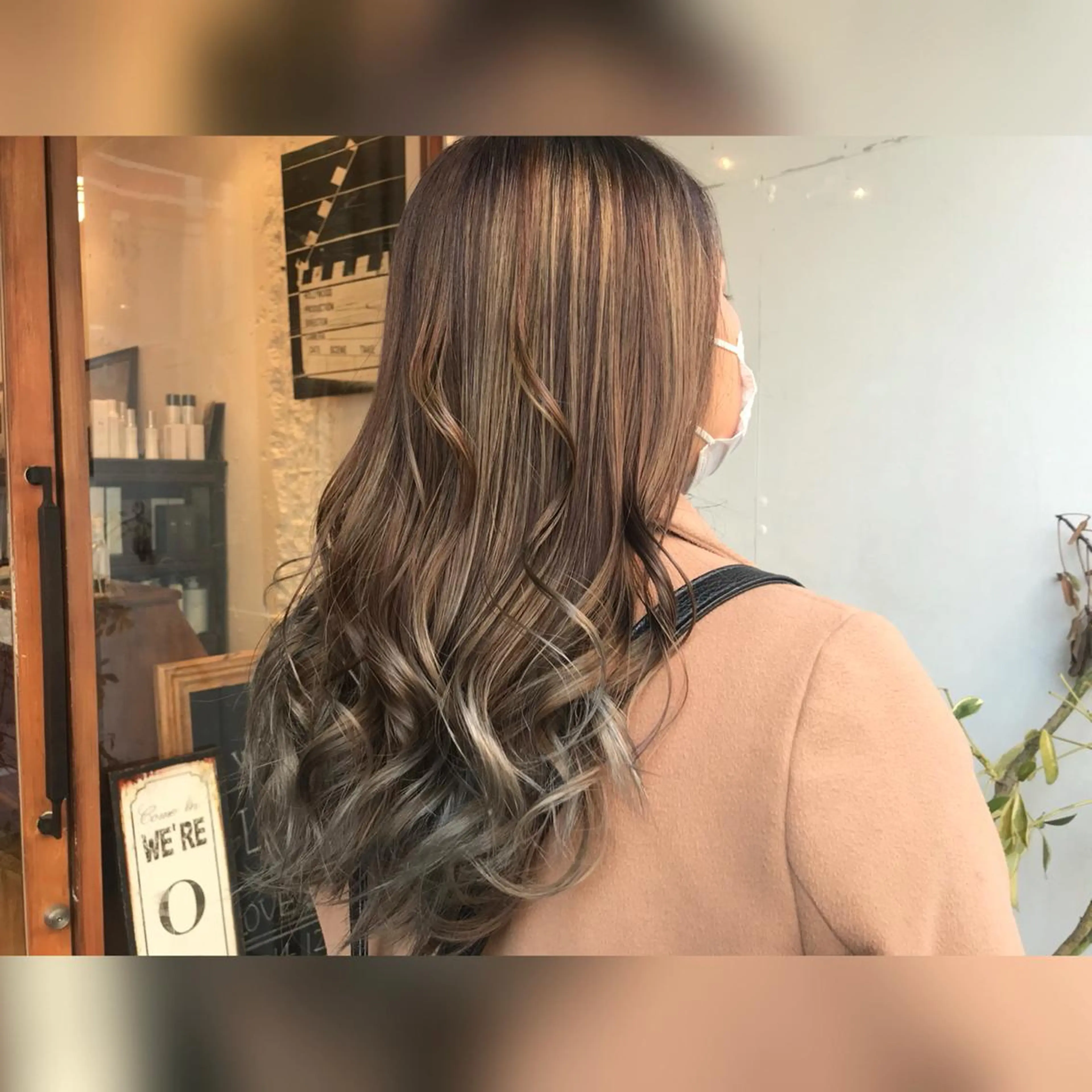 ロング カラー アッシュ シルバー マイ 【川口】のヘアスタイル