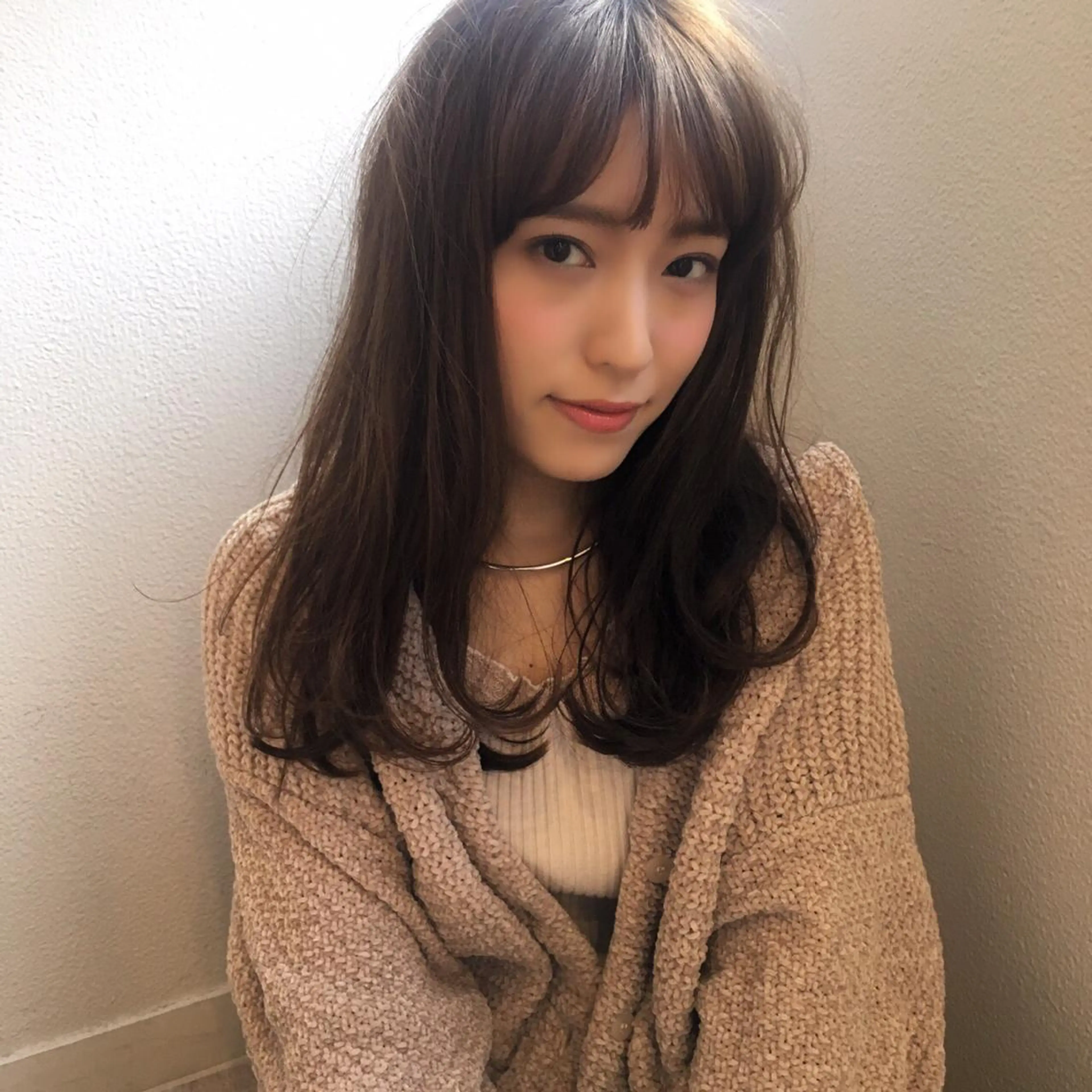 セミロング 小顔カット 鎌倉 彩のヘアスタイル