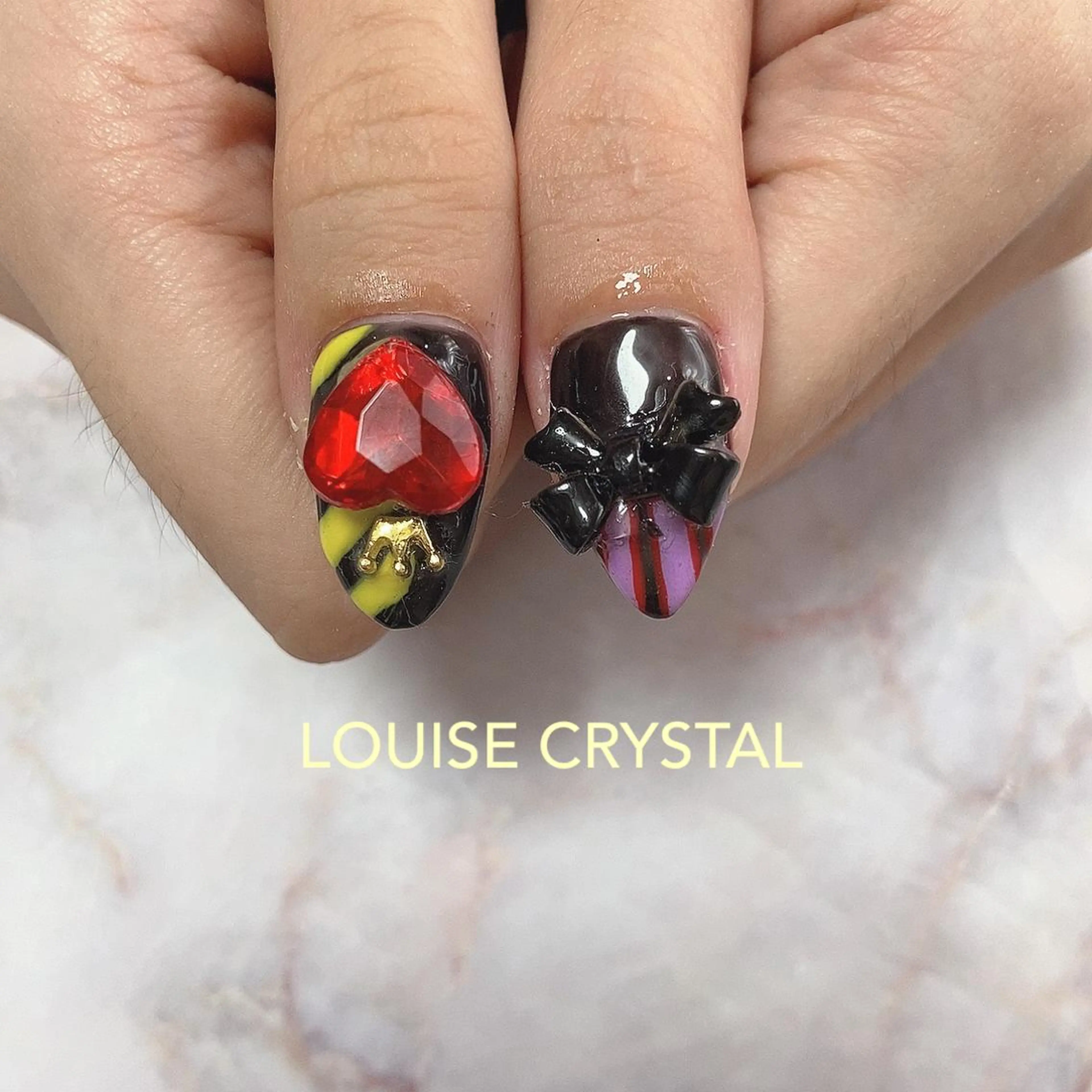 ネイル ハンドネイル LOUISE CRYSTALのネイルデザイン