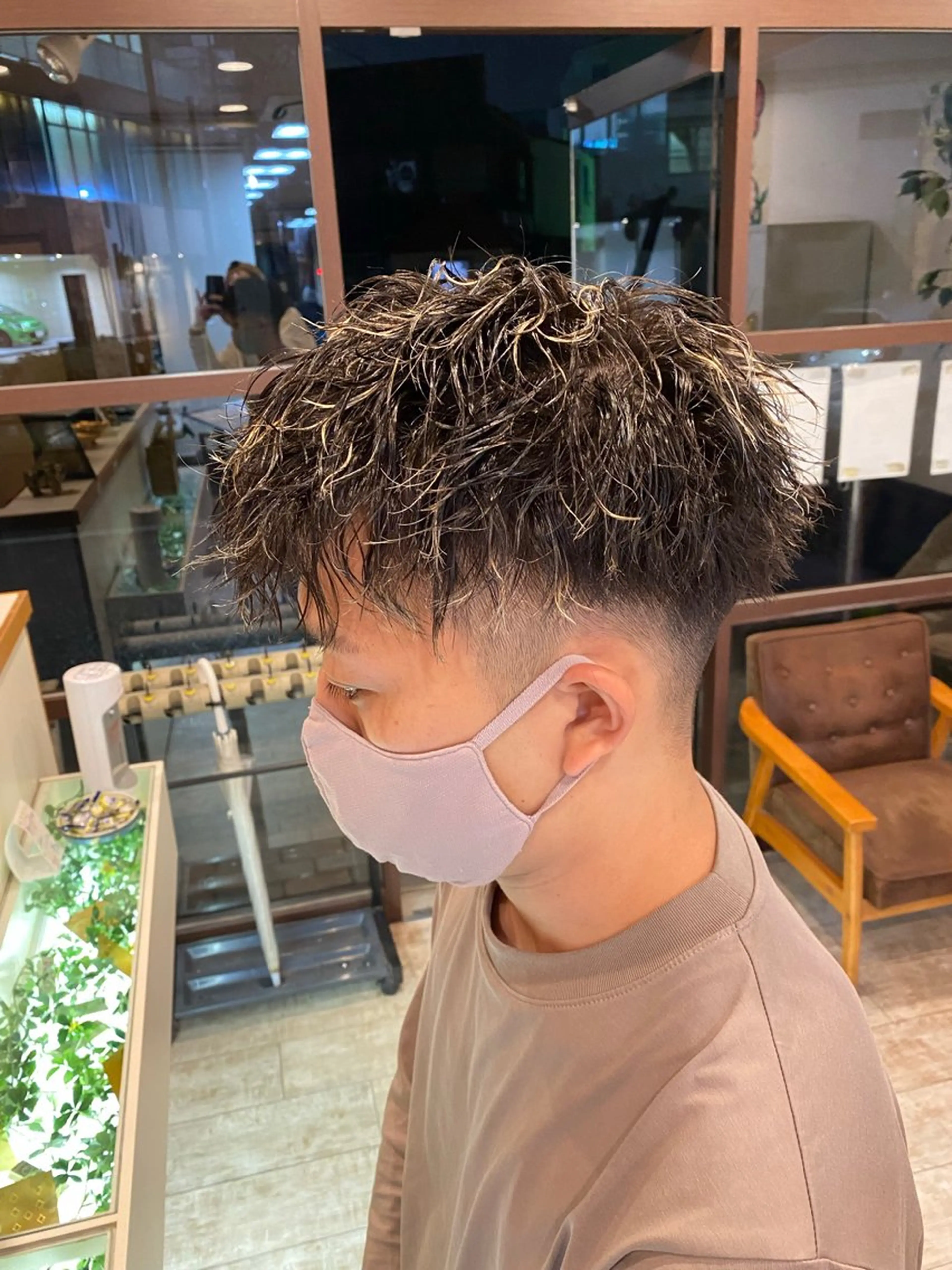 ショート メンズ メンズハイライト メンズパーマ ハイライト メンズ曲がる 縮毛矯正/駅徒歩4分のヘアスタイル