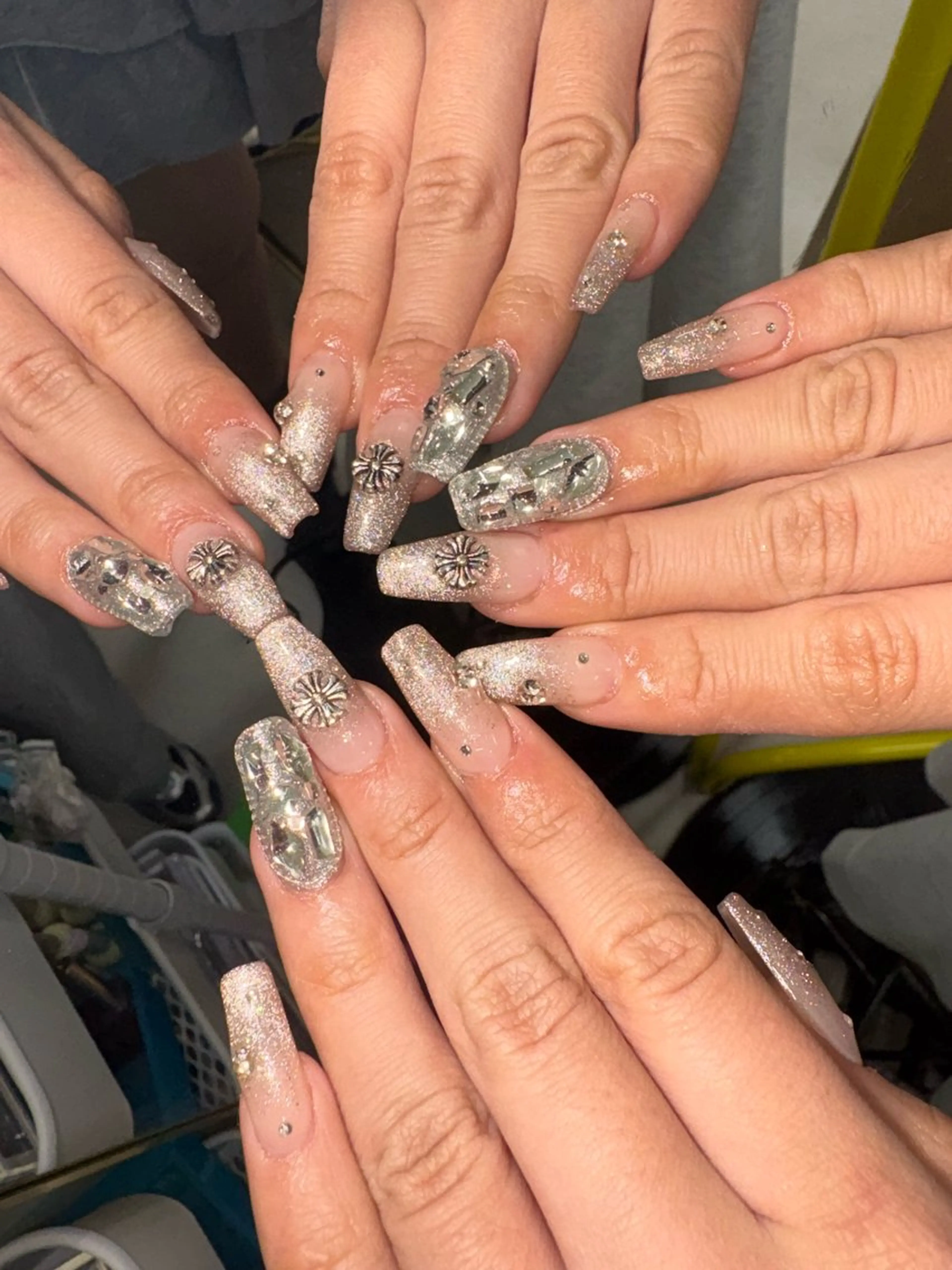 ネイル キラキラネイル ハンドネイル 33nail✴️栄 スミレ❇️Gel-xのネイルデザイン