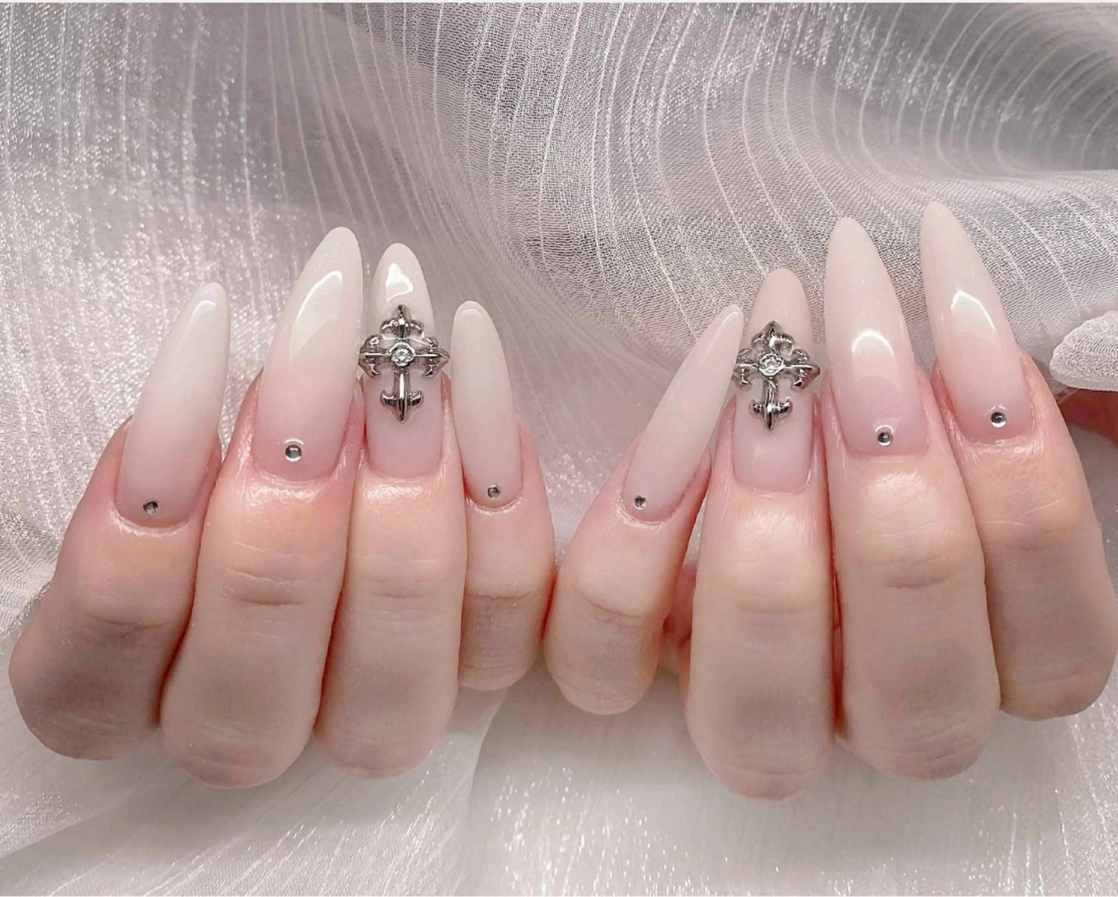 ネイル オーロラネイル ブルー チークネイル フットネイル フレンチネイル ハンドネイル REI レイのネイルデザイン