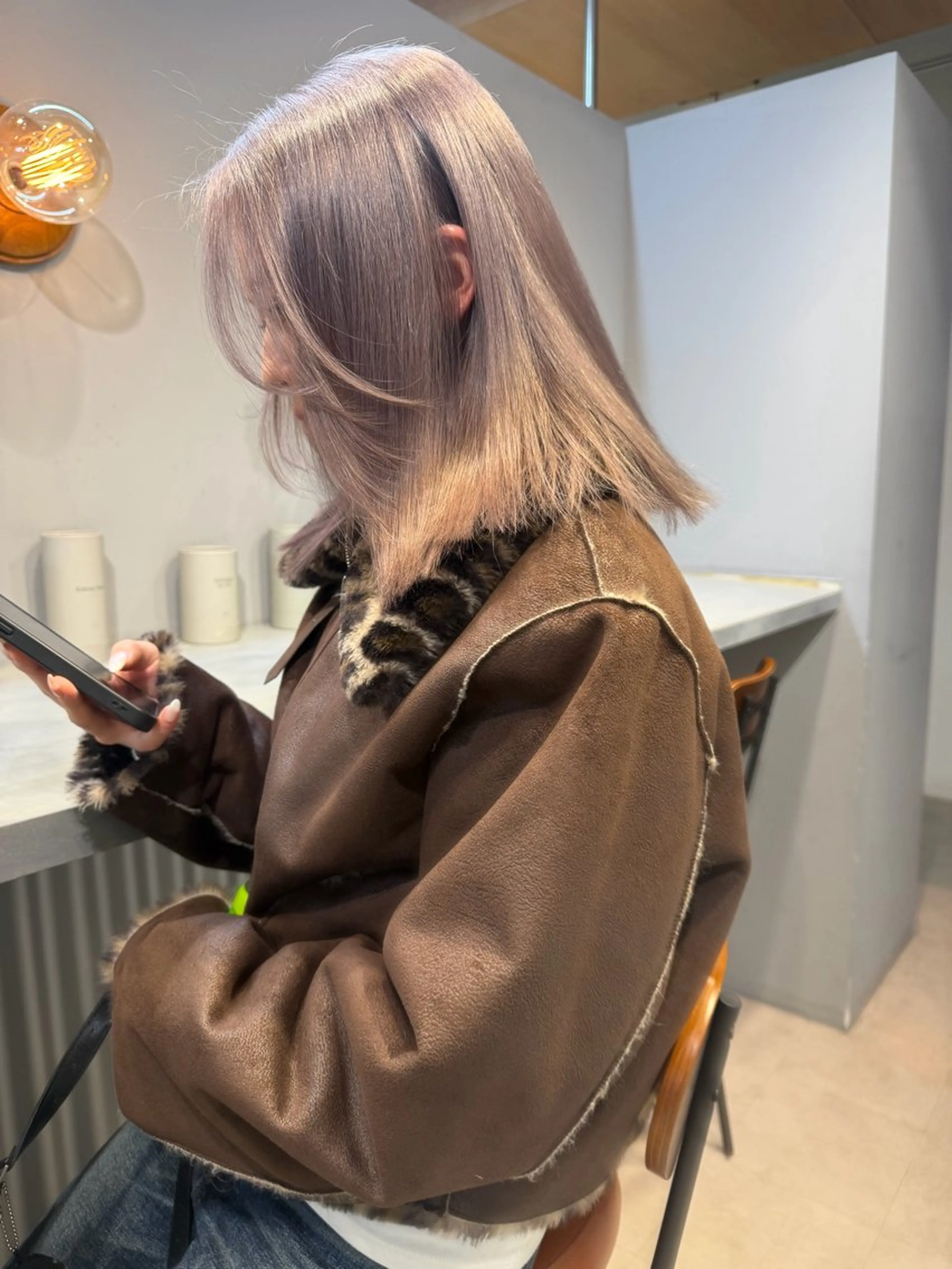 セミロング カラー ヘアカラー トリートメント ハイトーン×レイヤー カットTAKUMIのヘアスタイル