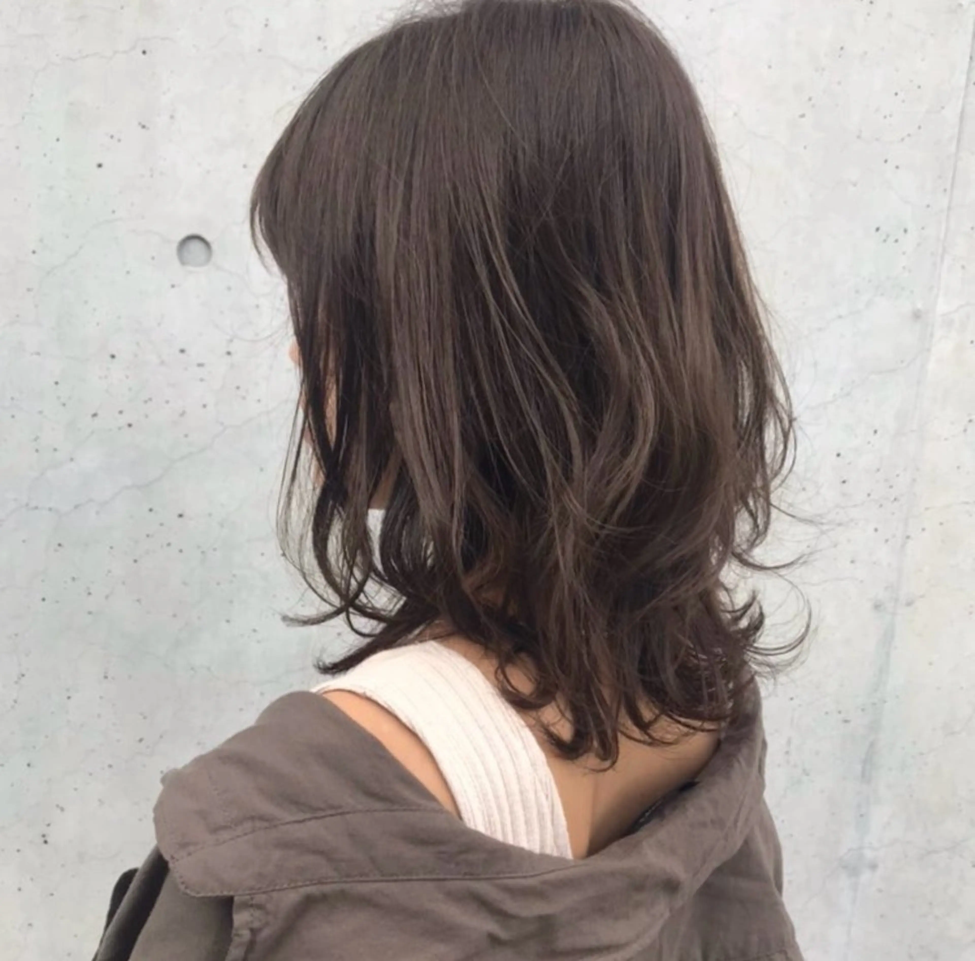 ミディアム レイヤーカット tsuzuru hair所属・木村 朱里菜のヘアスタイル