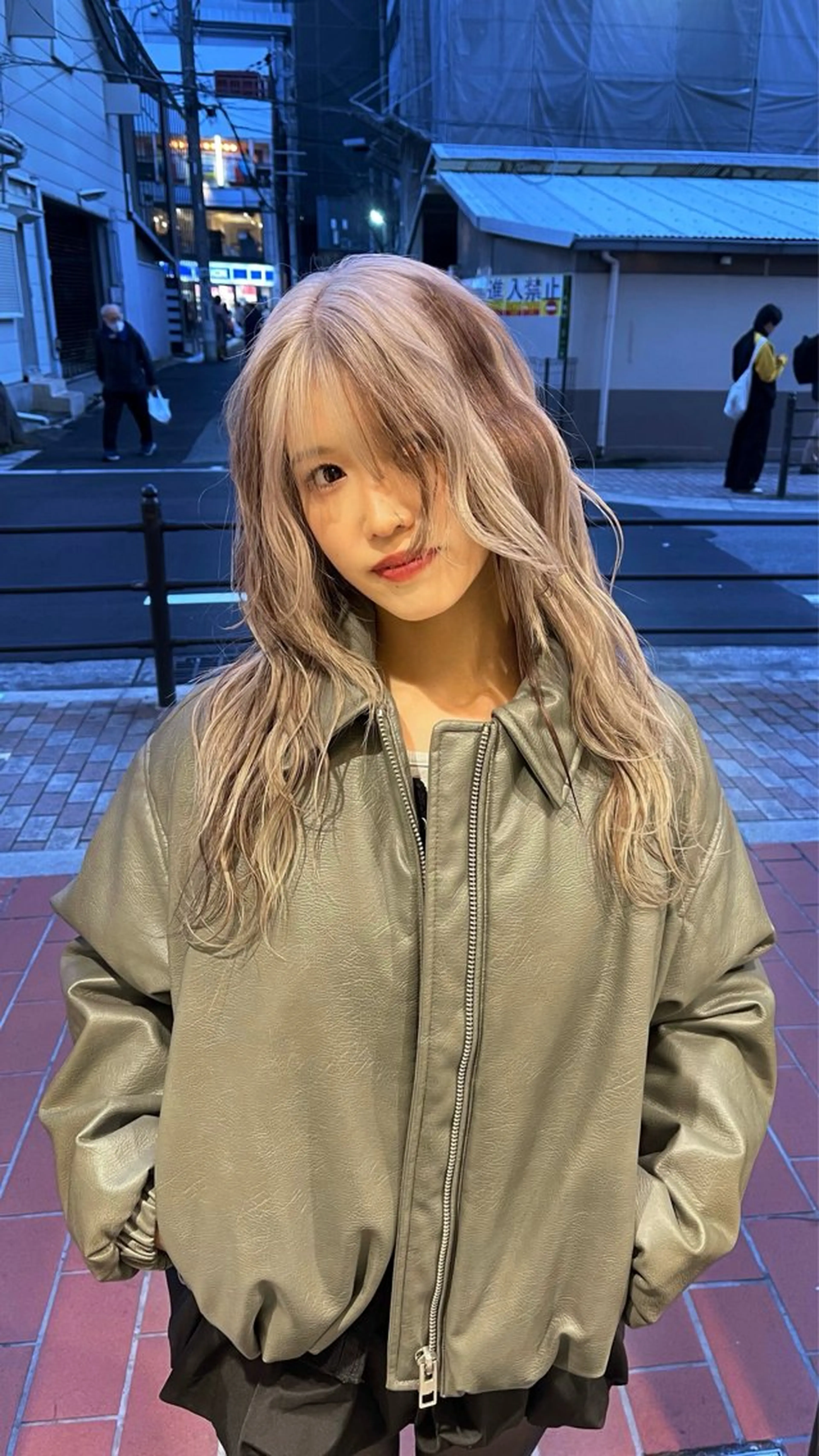 ロング ボブ ヘアカラー SALOWIN梅田茶屋町North店所属・福山 晴香のヘアスタイル