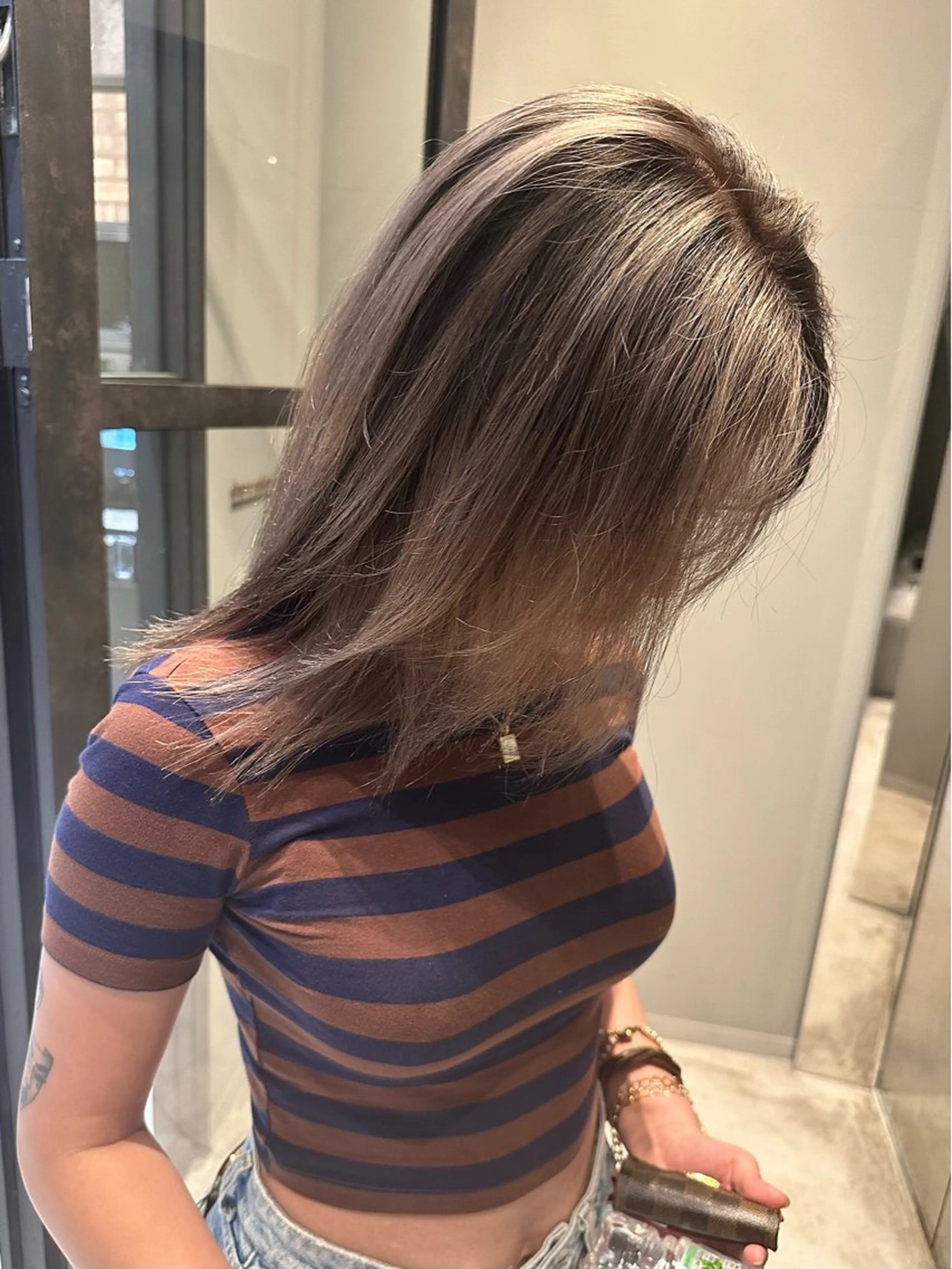 ✨シャドールーツカラー+ブリーチ+毛先&毛量調整カット+Wトリートメントの写真