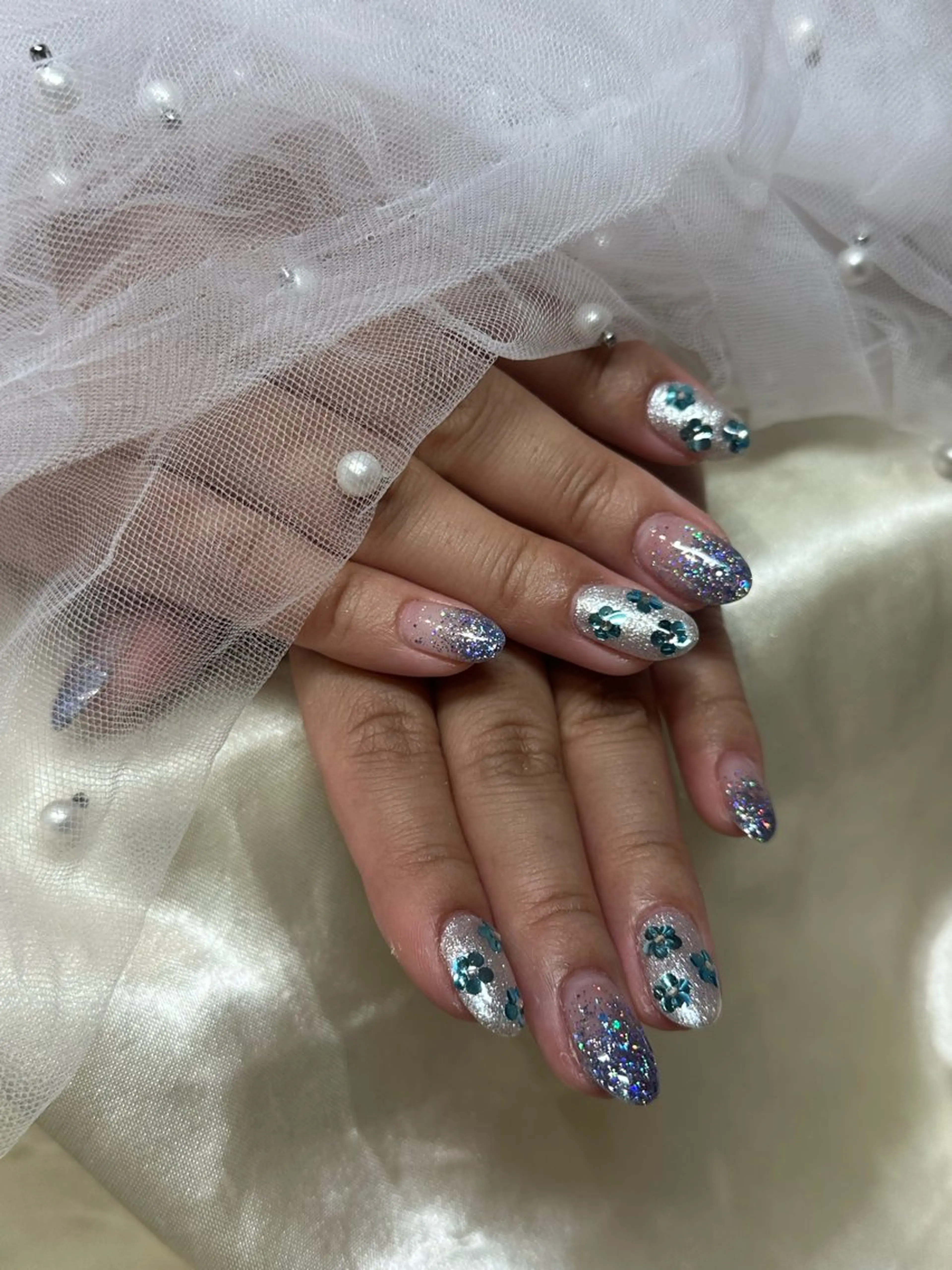 ネイル ホログラムネイル キラキラネイル ハンドネイル Roy 心斎橋店所属・Roy 心斎橋 IINUMAのネイルデザイン