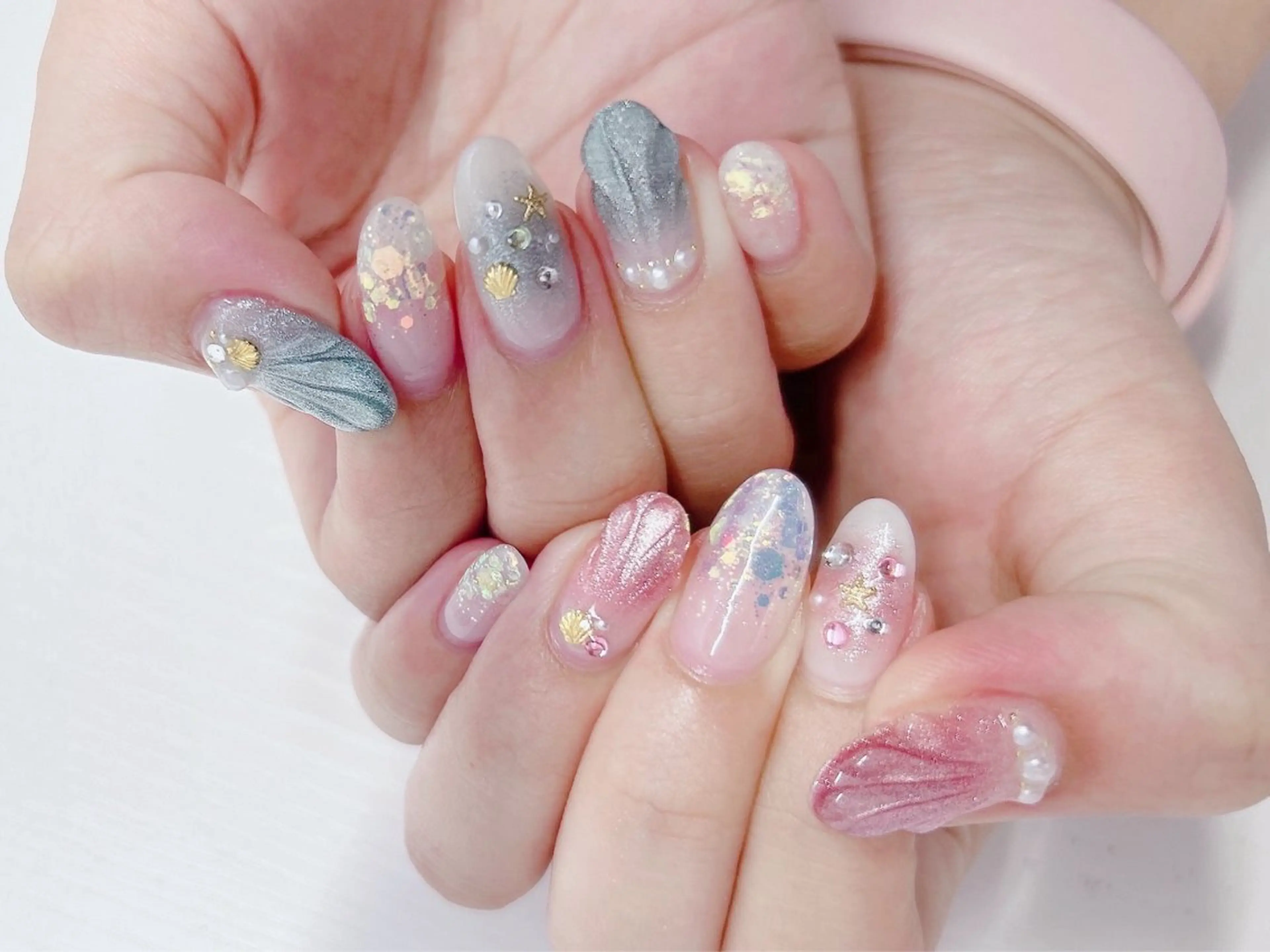 ネイル チークネイル 桜ネイル グラデーション ラメ(グリッター) ラメグラデーション ハンドネイル Forca total studio所属・Forca Airaのネイルデザイン