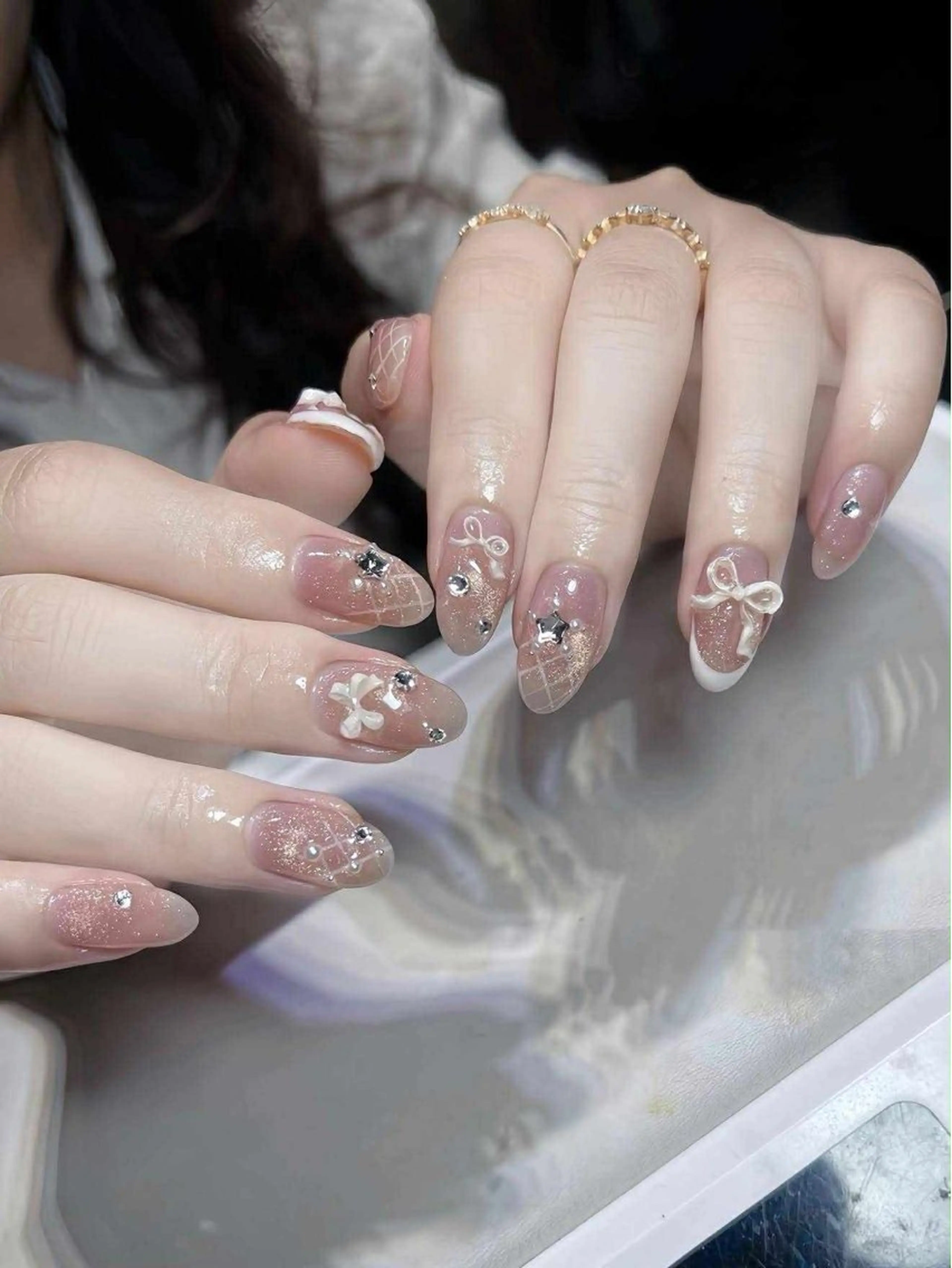 ミディアム 韓国風ヘア ハンドネイル Bibi beauty spa Osaka所属・Chann Channのネイルデザイン