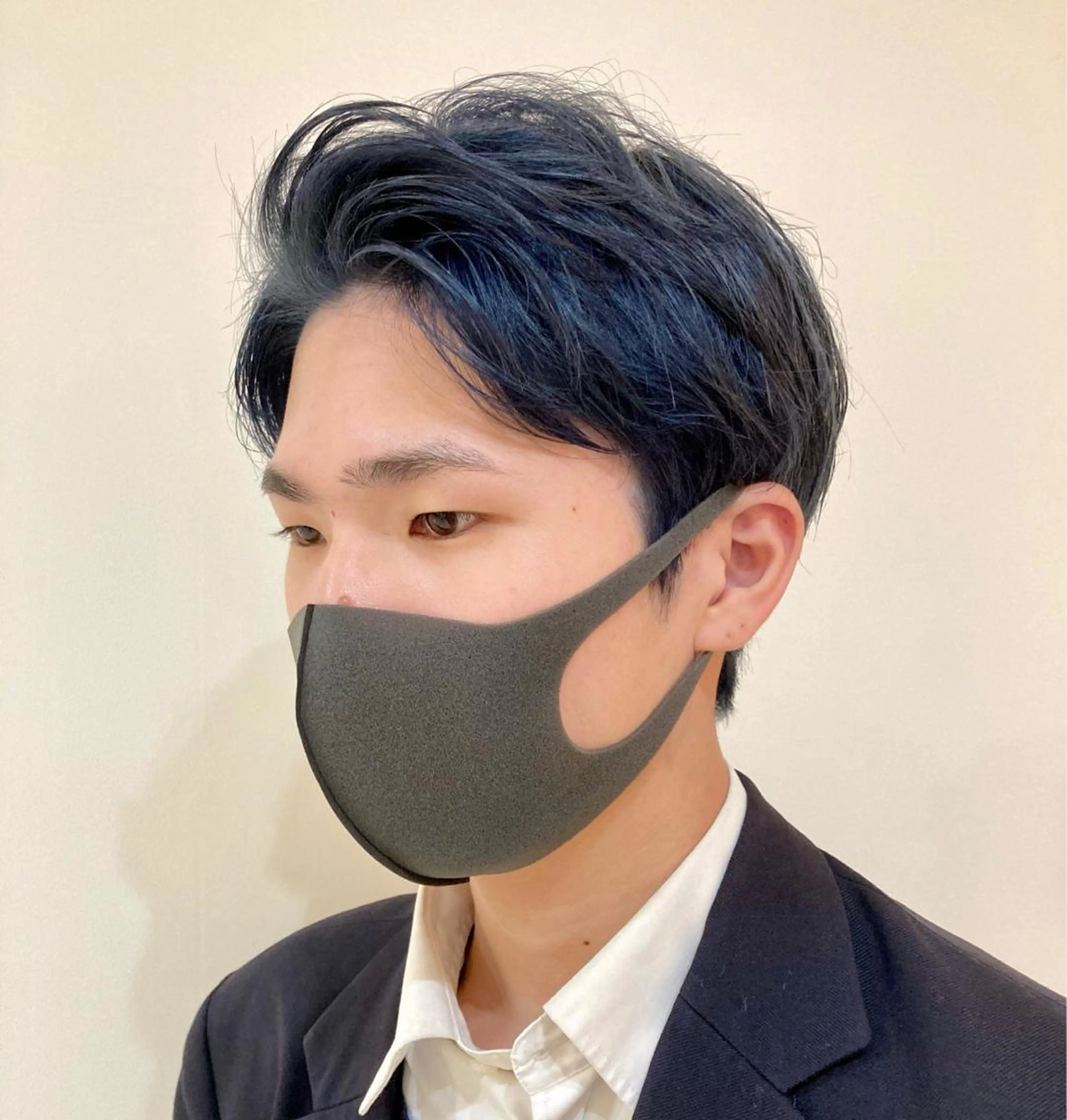 カラー メンズ 黒髪 ブルーカラー ブルーブラック 品田 真里のヘアスタイル