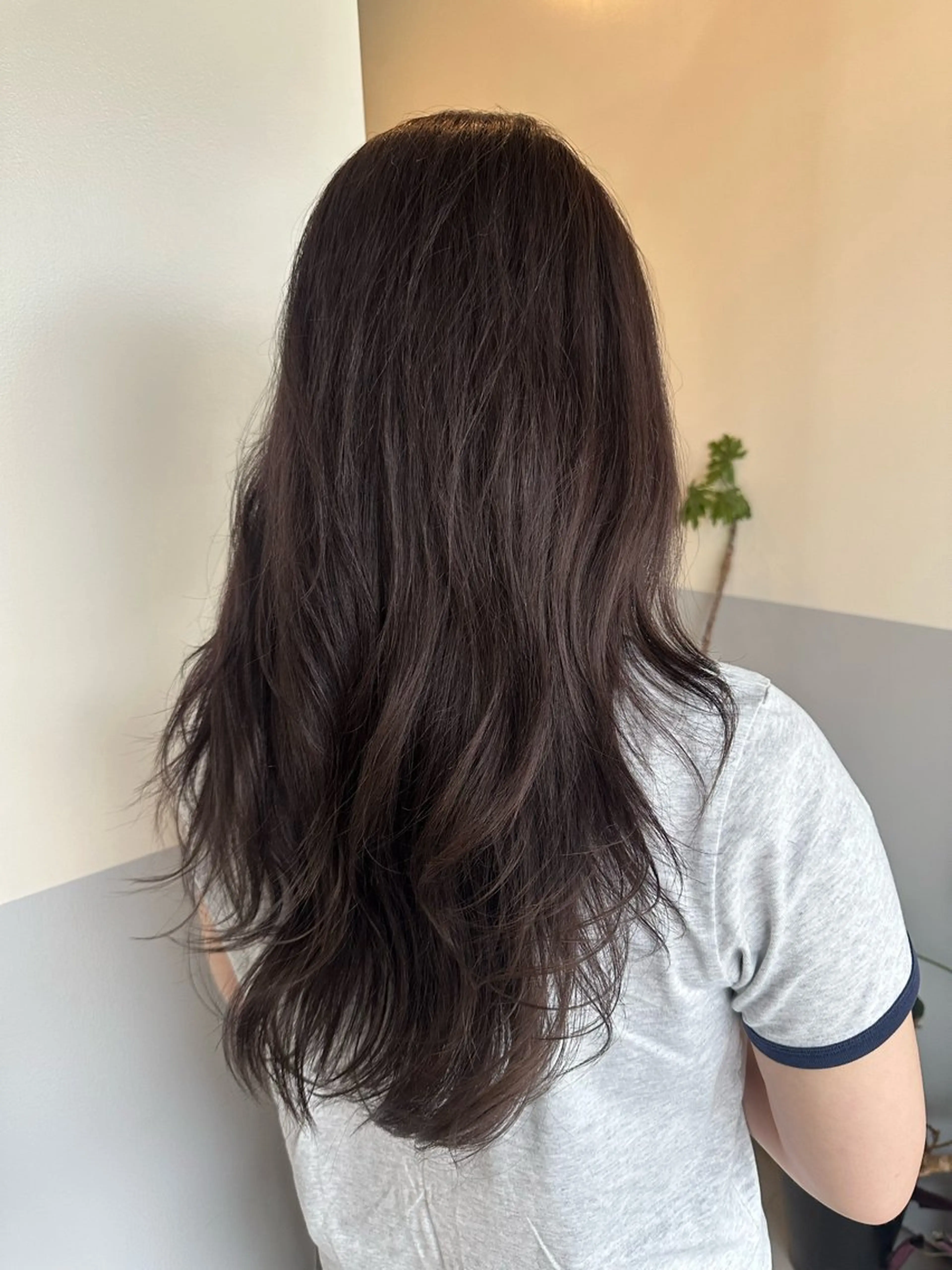 ロング カラー ブリーチ ブラウンカラー ラベンダーカラー ヘアカラー 伊藤 紗優のヘアスタイル