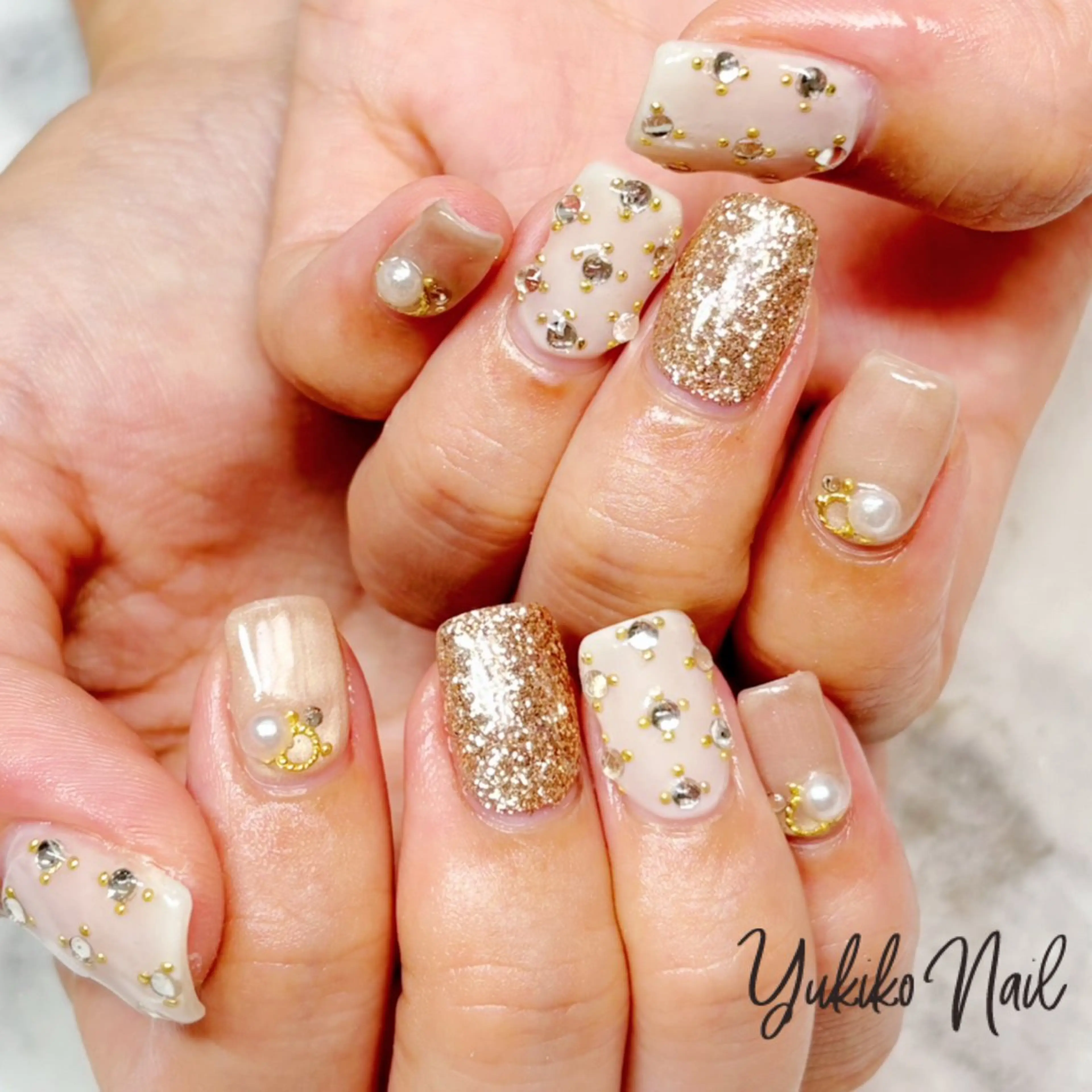ネイル ゴールド キラキラネイル マグネットネイル ハンドネイル ユキコ ネイルのネイルデザイン